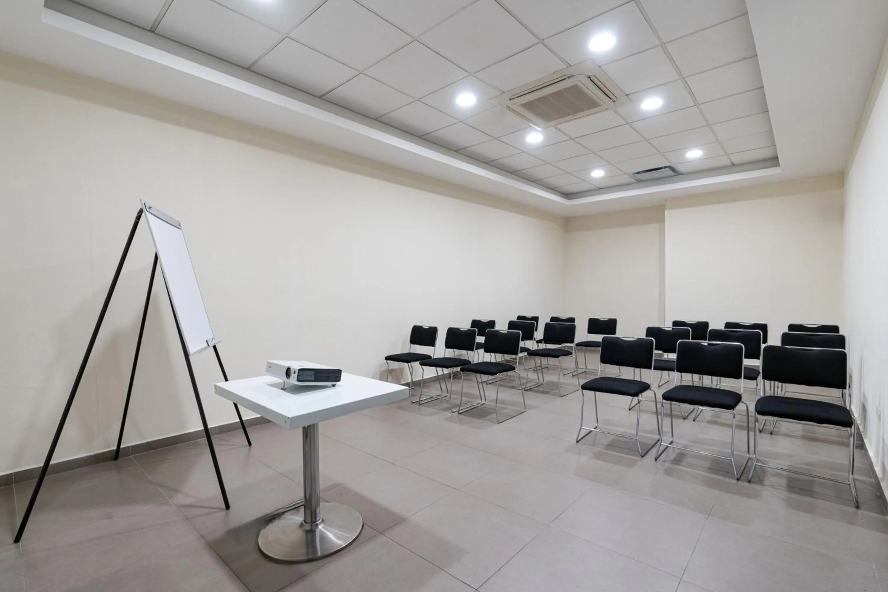 Meeting/conference room in City Express Junior by Marriott Aguascalientes Centro