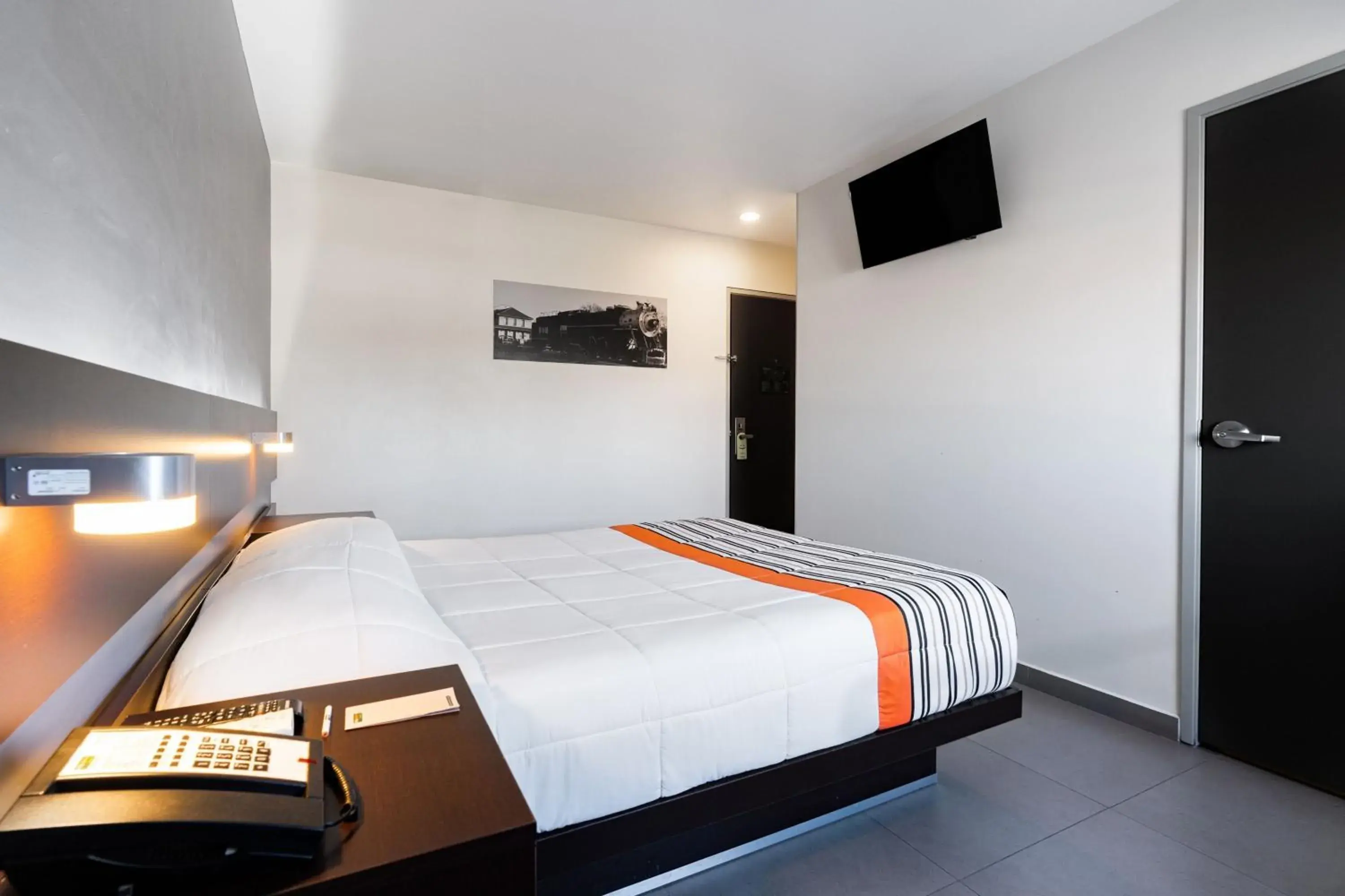 Photo of the whole room, Bed in City Express Junior by Marriott Aguascalientes Centro Photo of the whole room, Bed in City Express Junior by Marriott Aguascalientes Centro