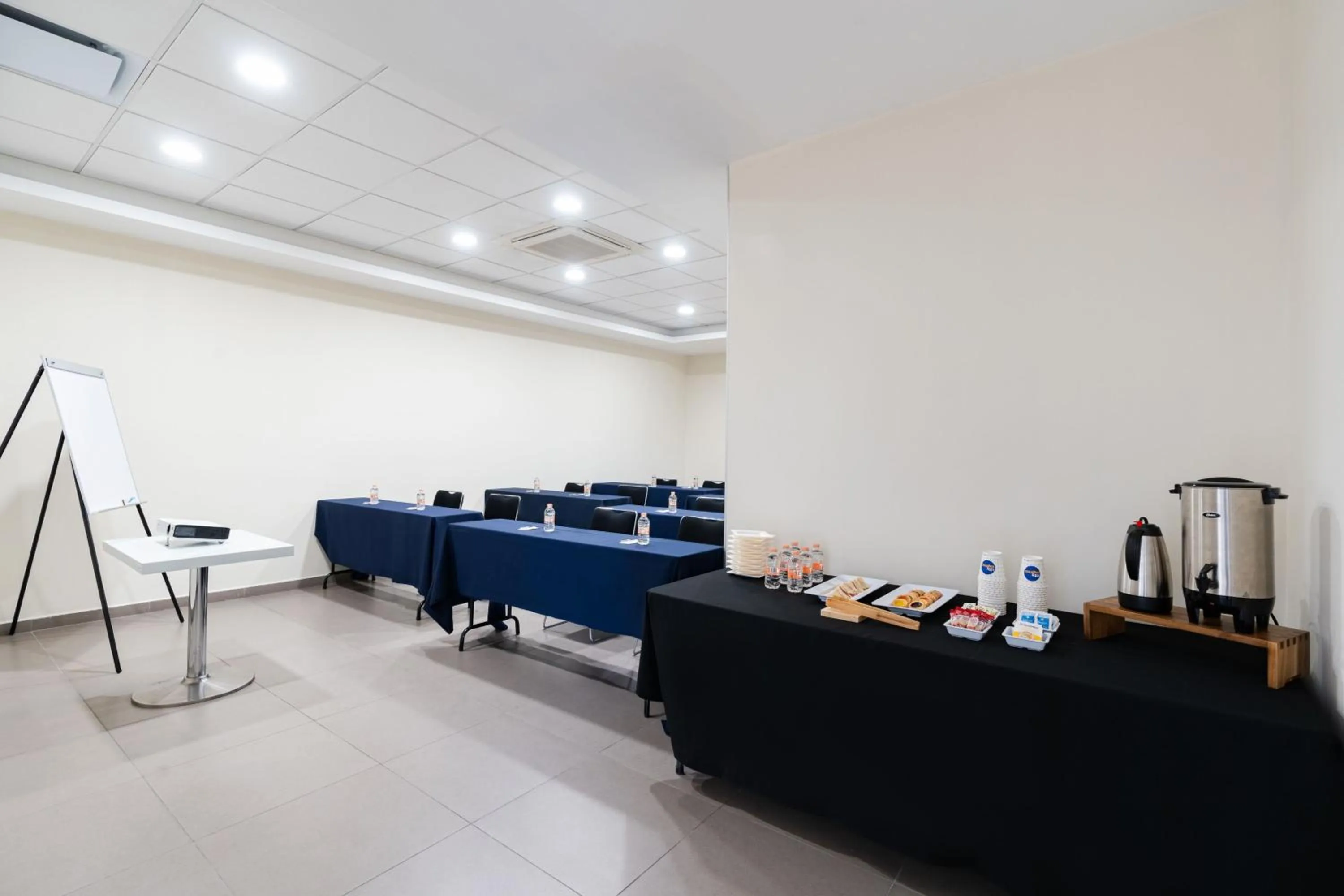 Meeting/conference room in City Express Junior by Marriott Aguascalientes Centro