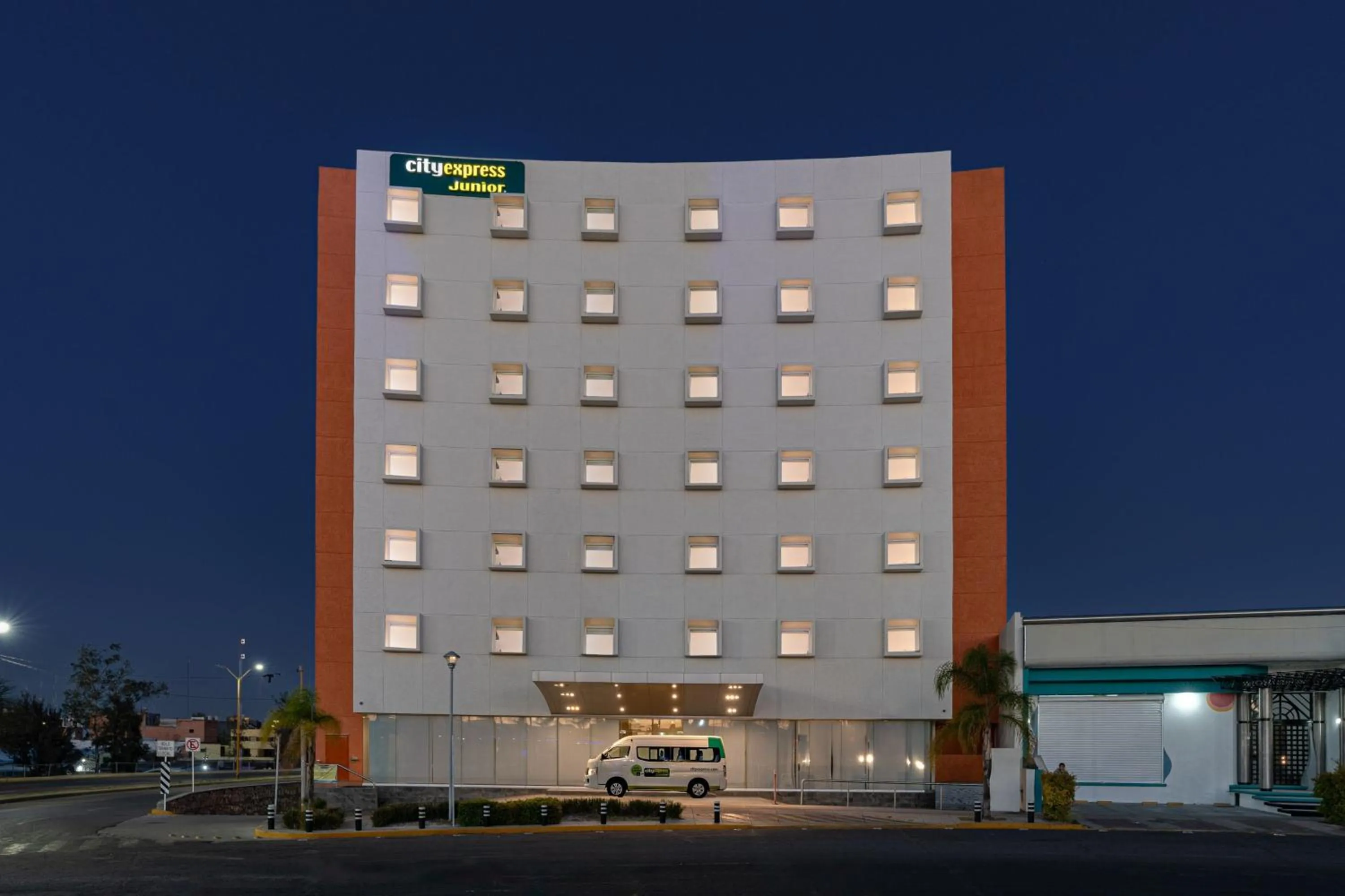 Property building in City Express Junior by Marriott Aguascalientes Centro