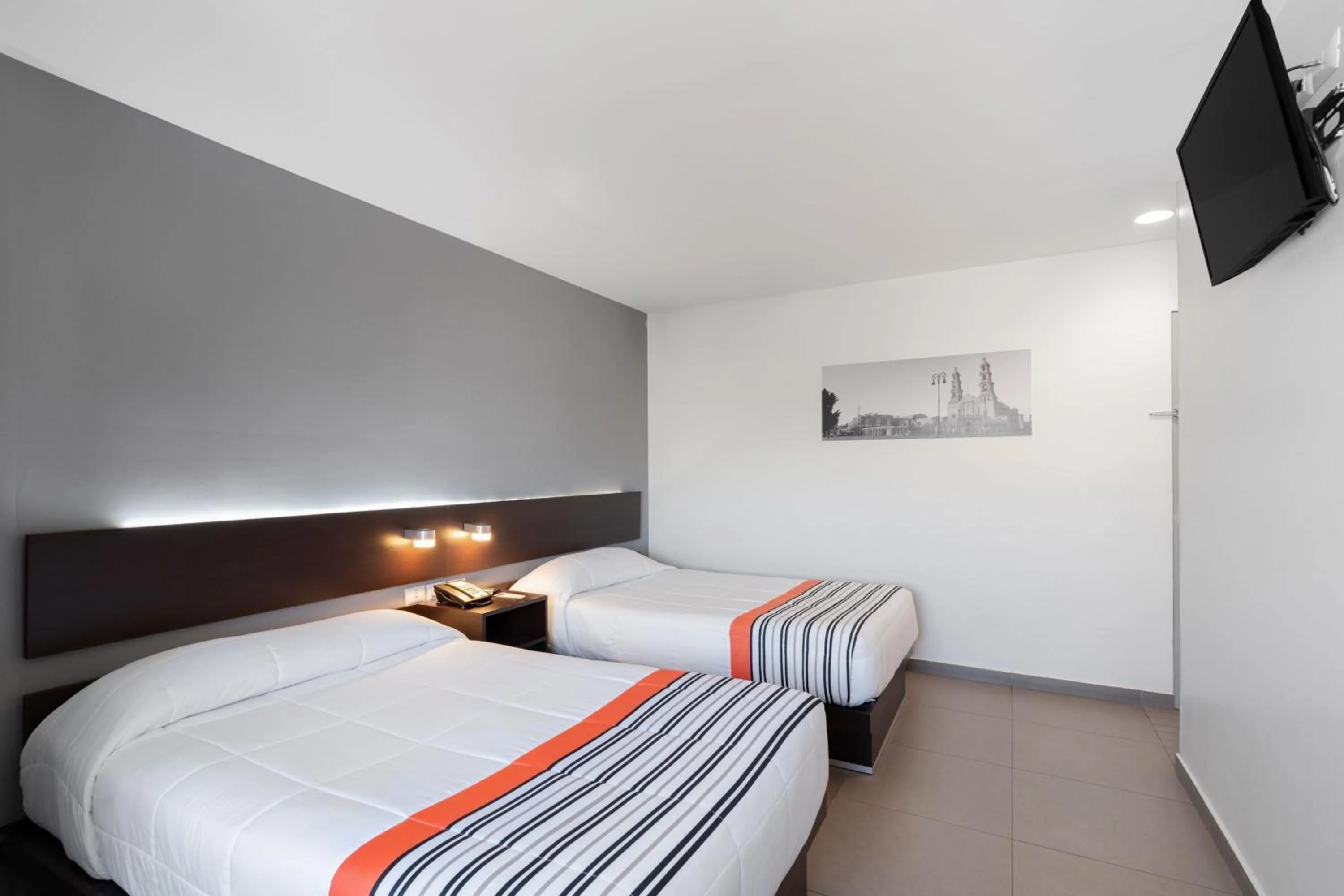 Photo of the whole room, Bed in City Express Junior by Marriott Aguascalientes Centro