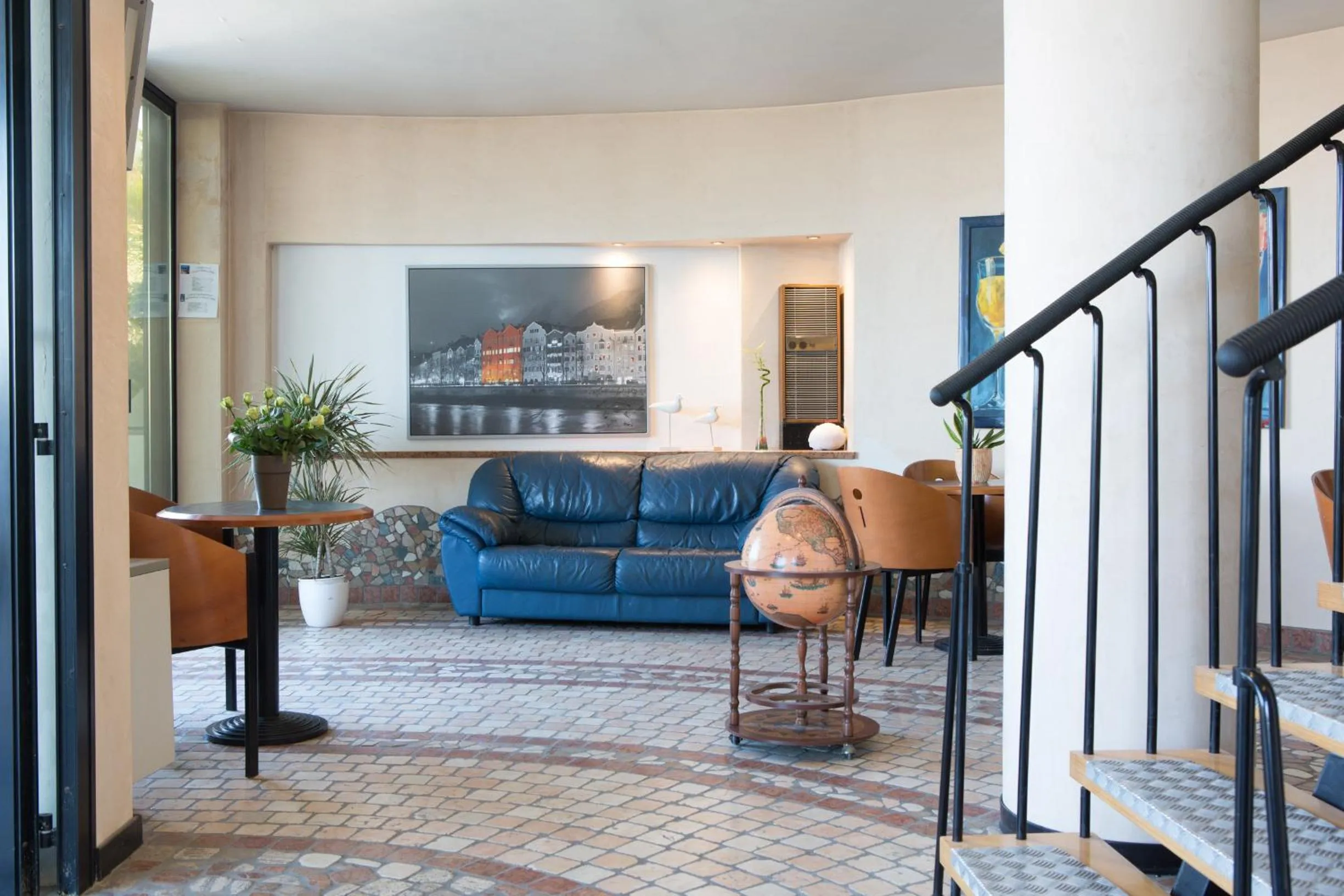 Communal lounge/ TV room in Amba Hotel