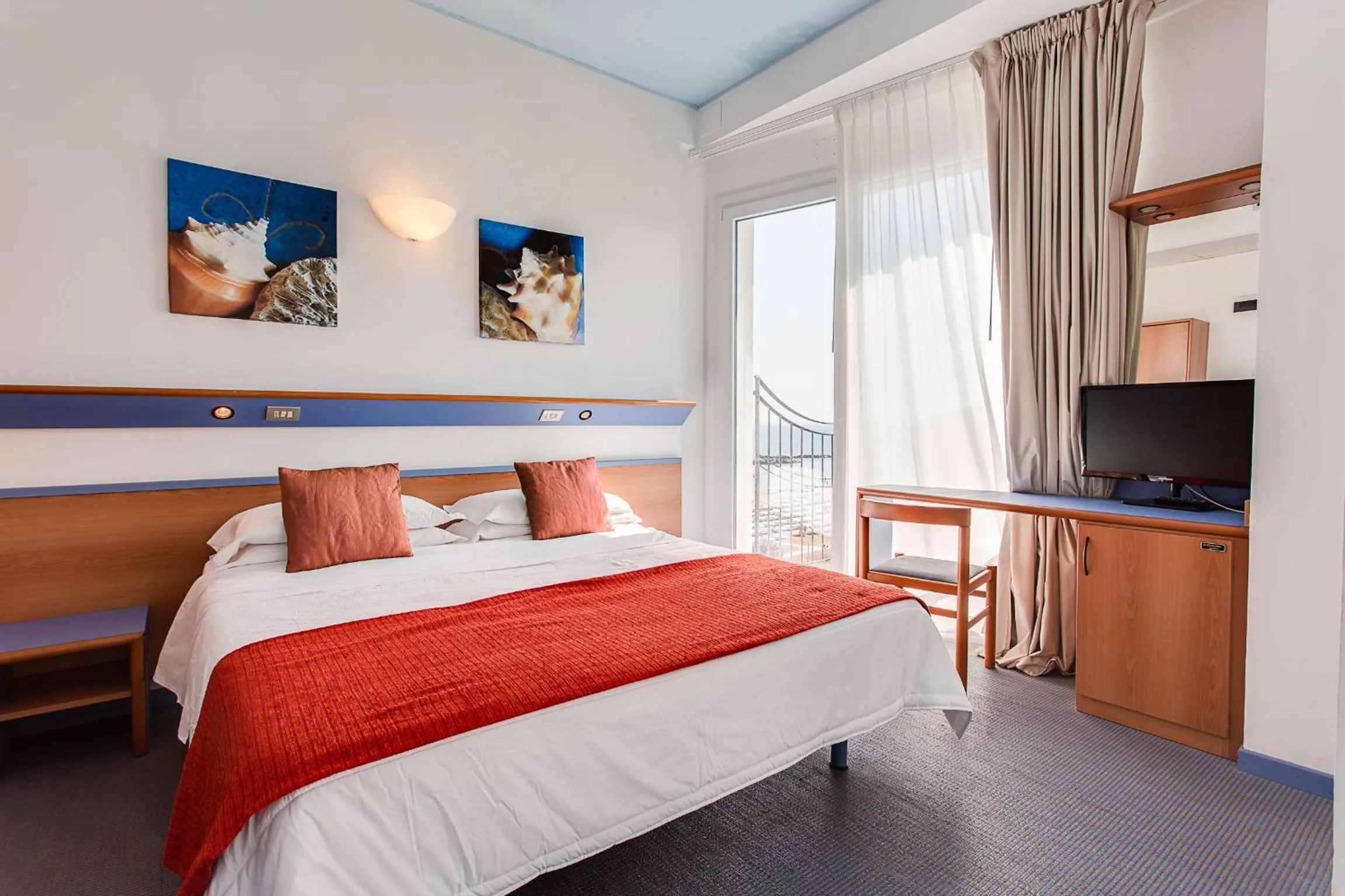 Bed in El Cid Campeador - Family Hotel