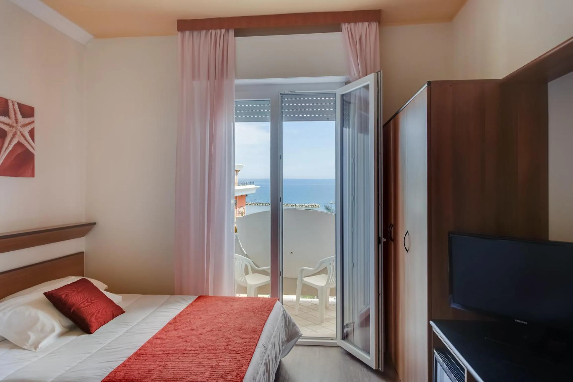 Bed in El Cid Campeador - Family Hotel