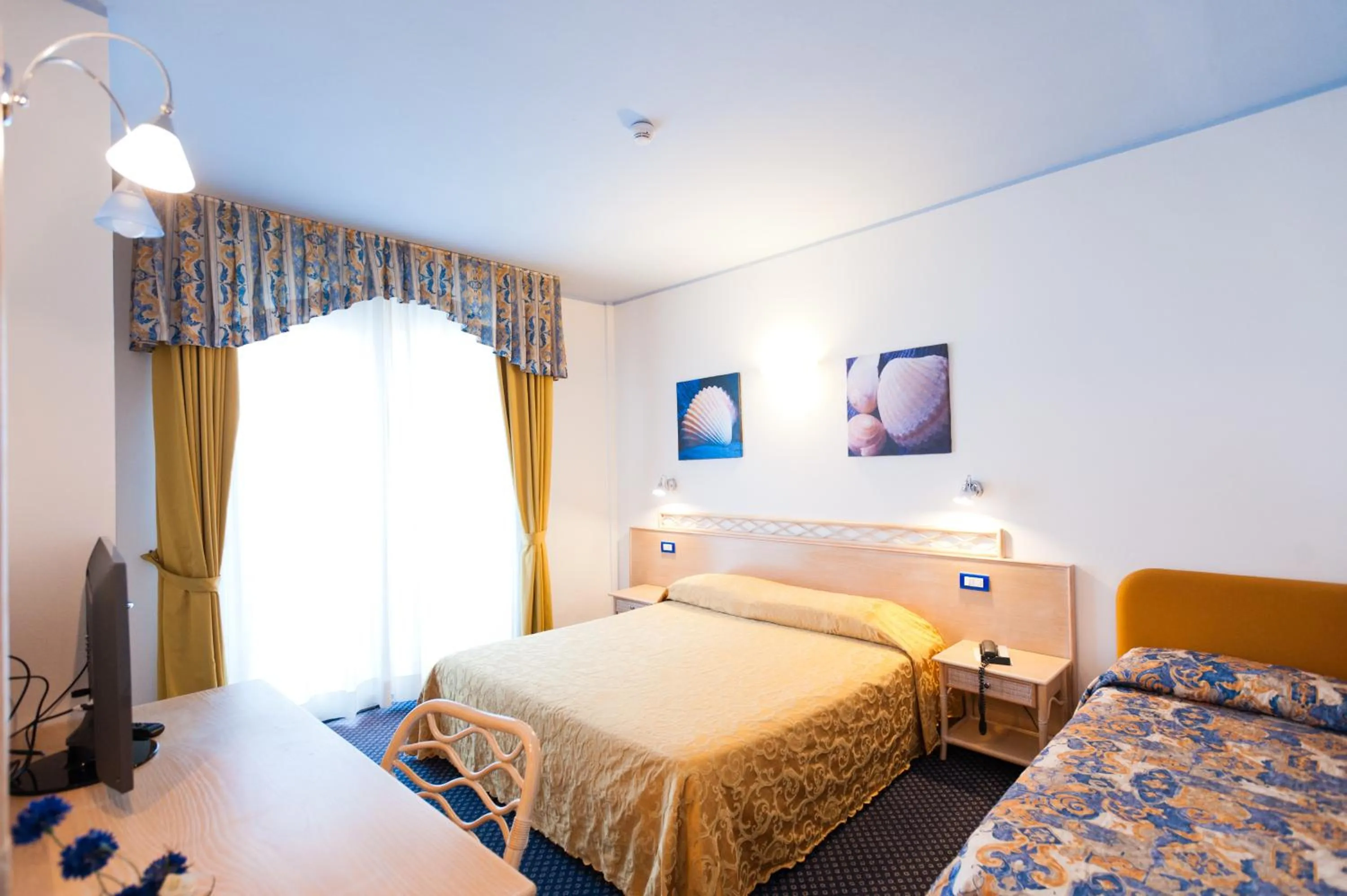 Bed in El Cid Campeador - Family Hotel