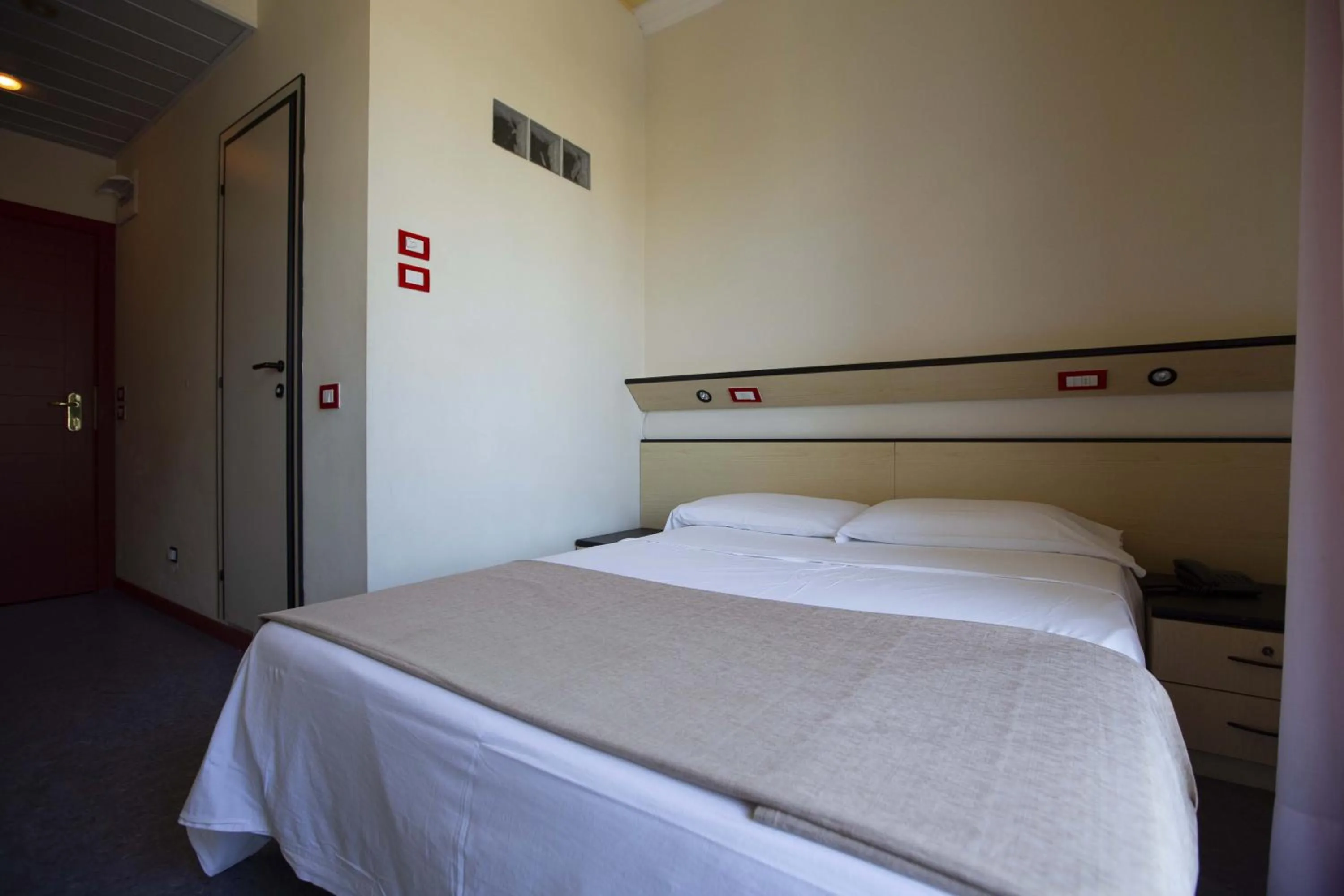 Bed in El Cid Campeador - Family Hotel