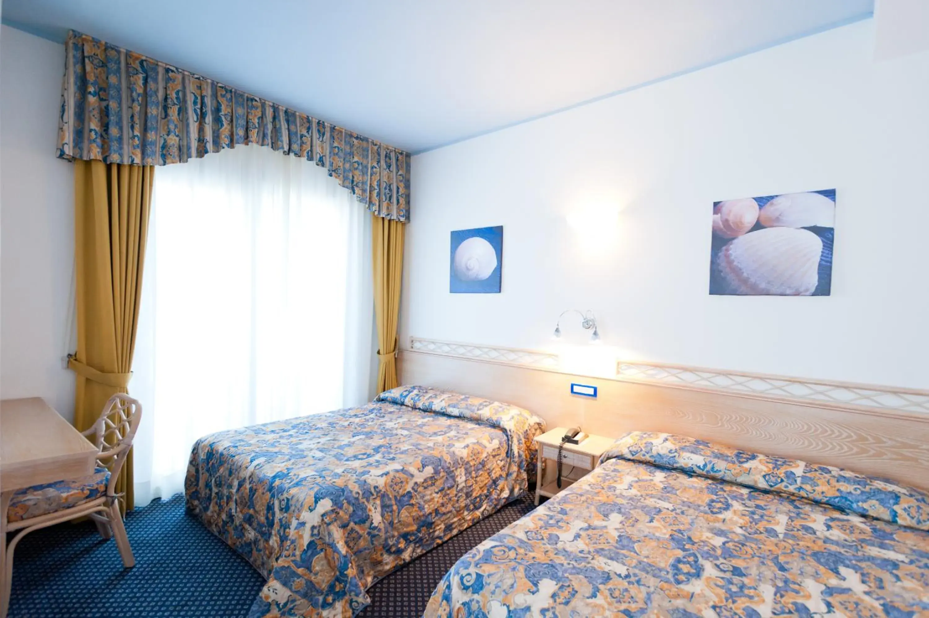 Deluxe Quadruple Room with Panoramic View and Spa Bath in El Cid Campeador - Family Hotel Deluxe Quadruple Room with Panoramic View and Spa Bath in El Cid Campeador - Family Hotel