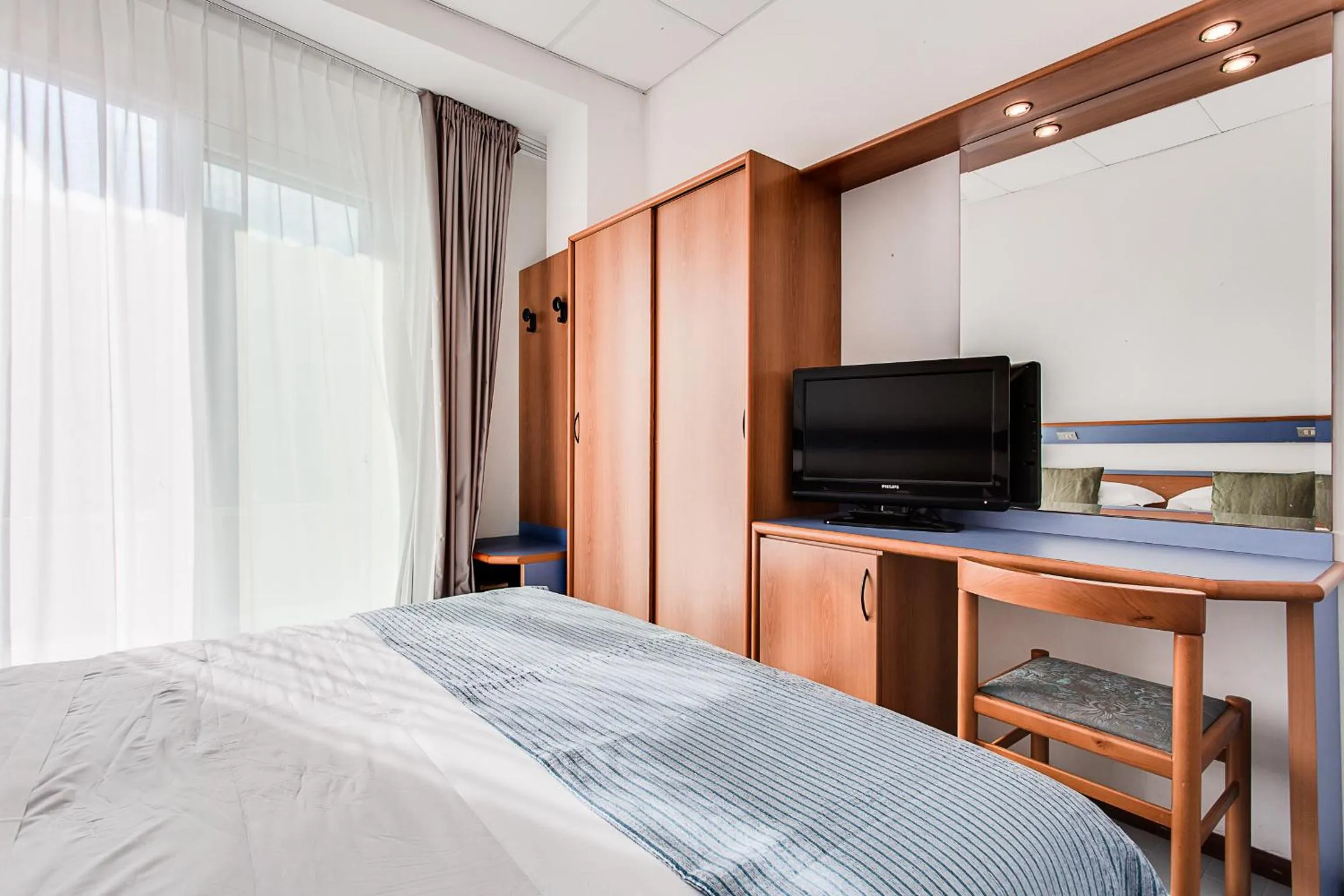 Bed in El Cid Campeador - Family Hotel