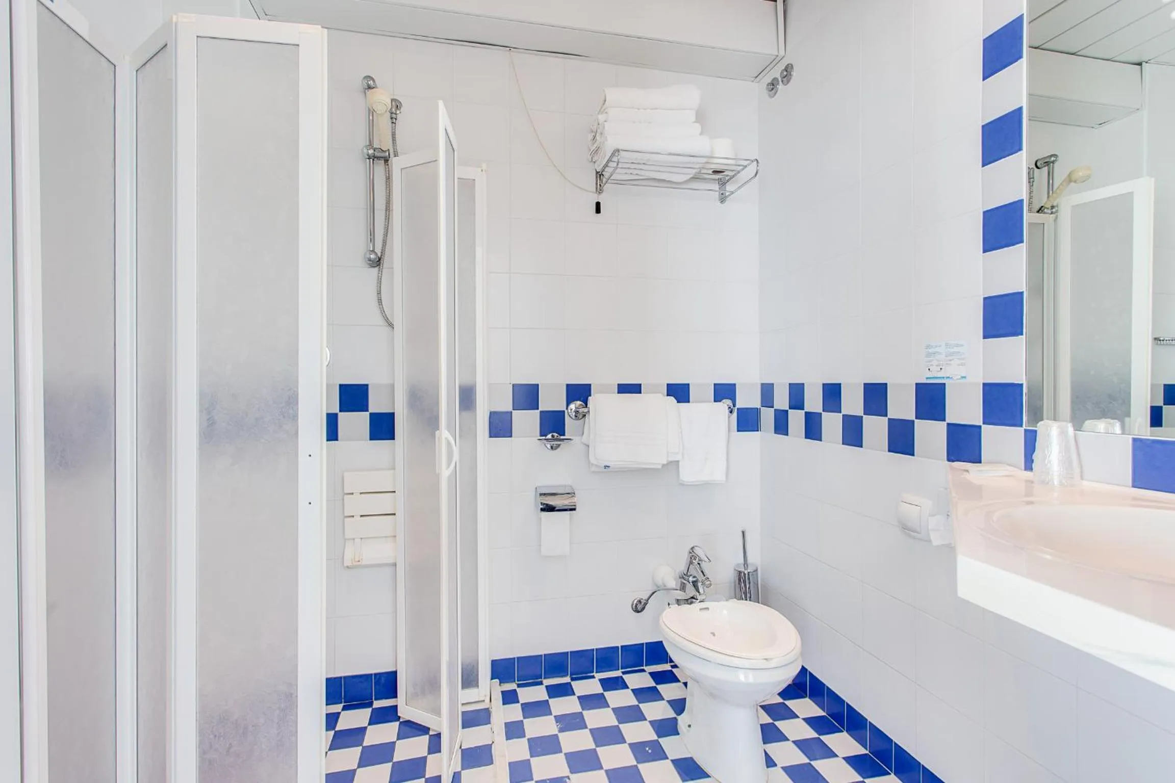 Bathroom in El Cid Campeador - Family Hotel