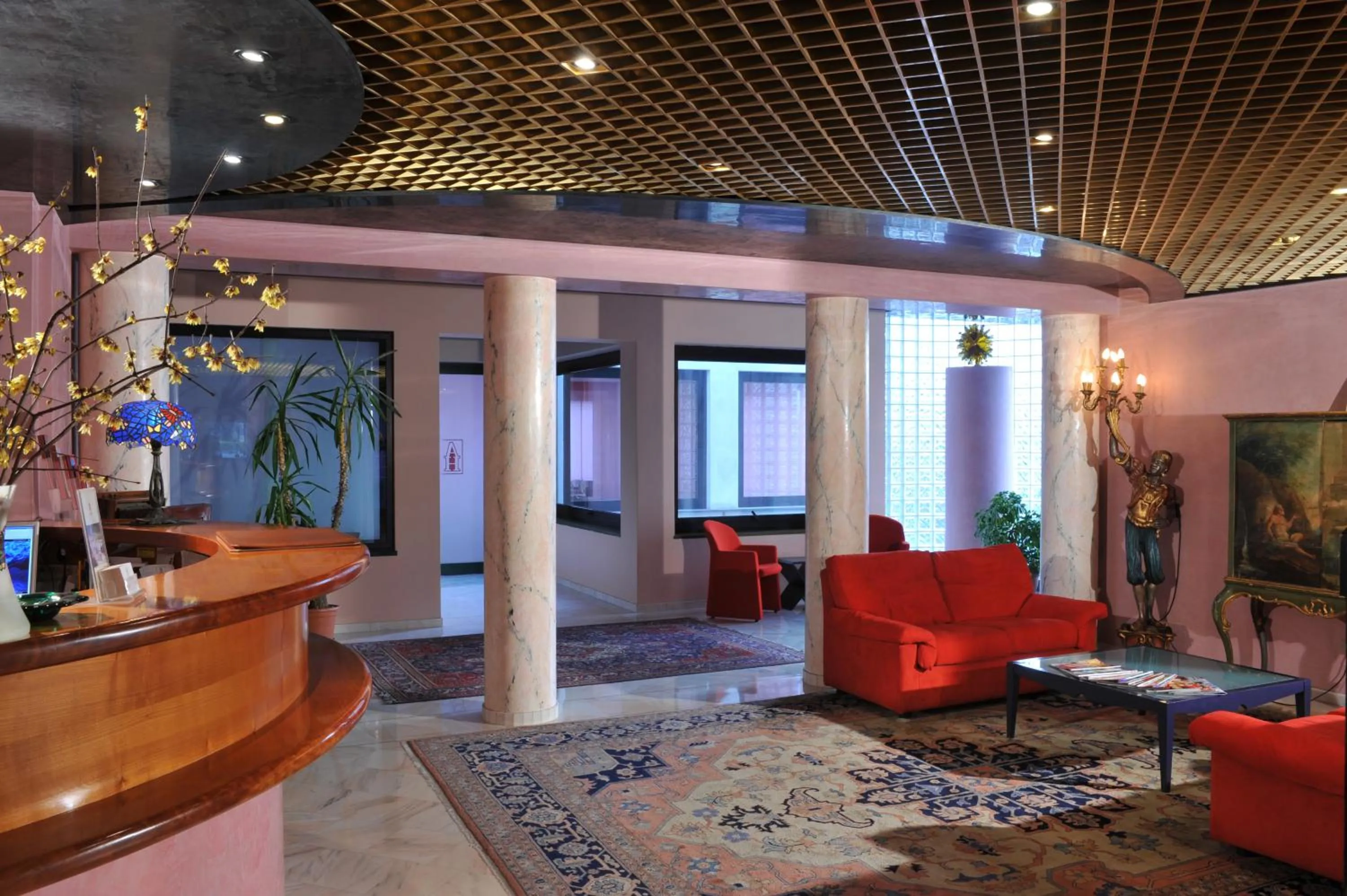 Restaurant/places to eat in Hotel Ariane