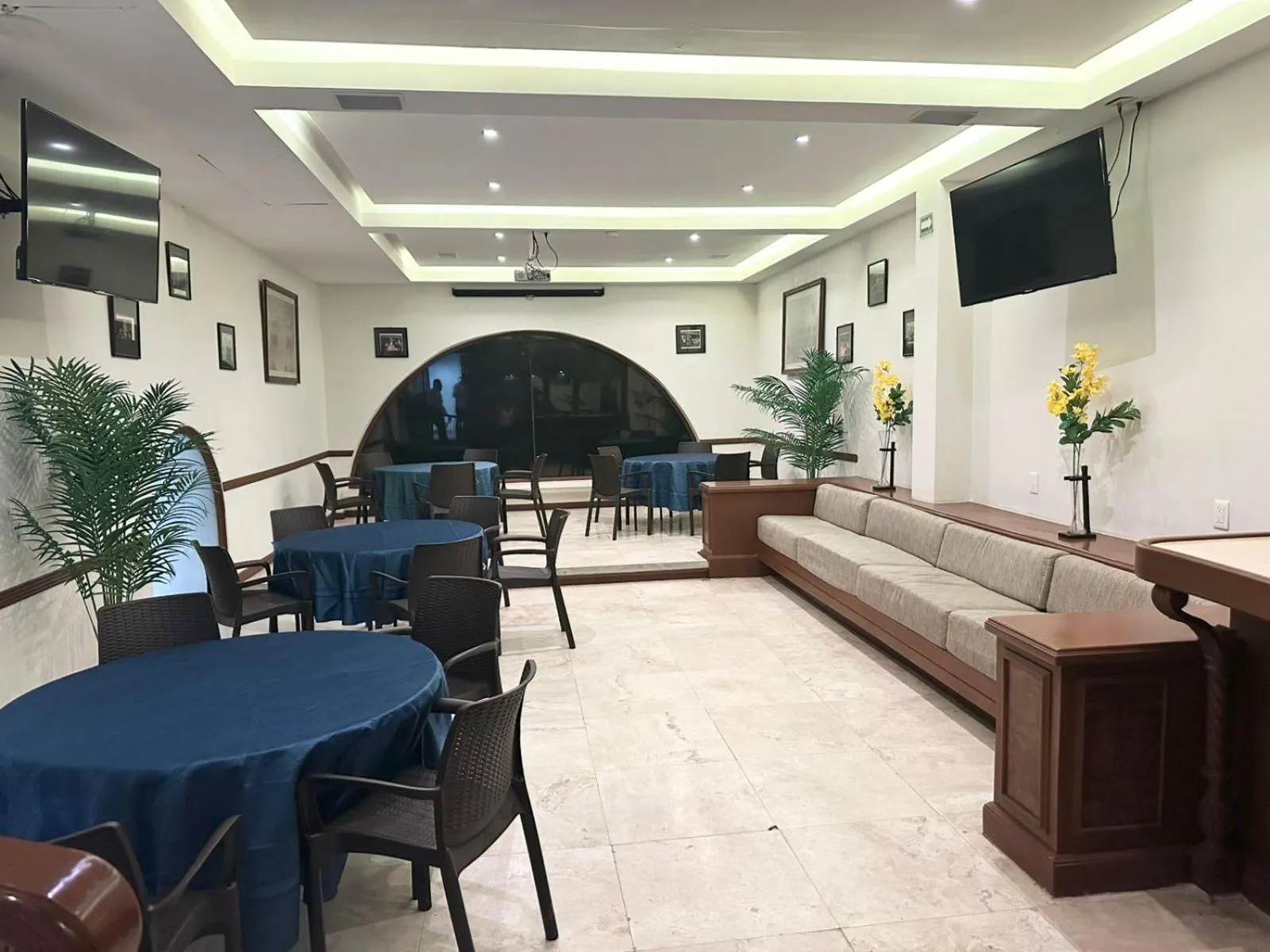 Seating area in Hotel Imperial