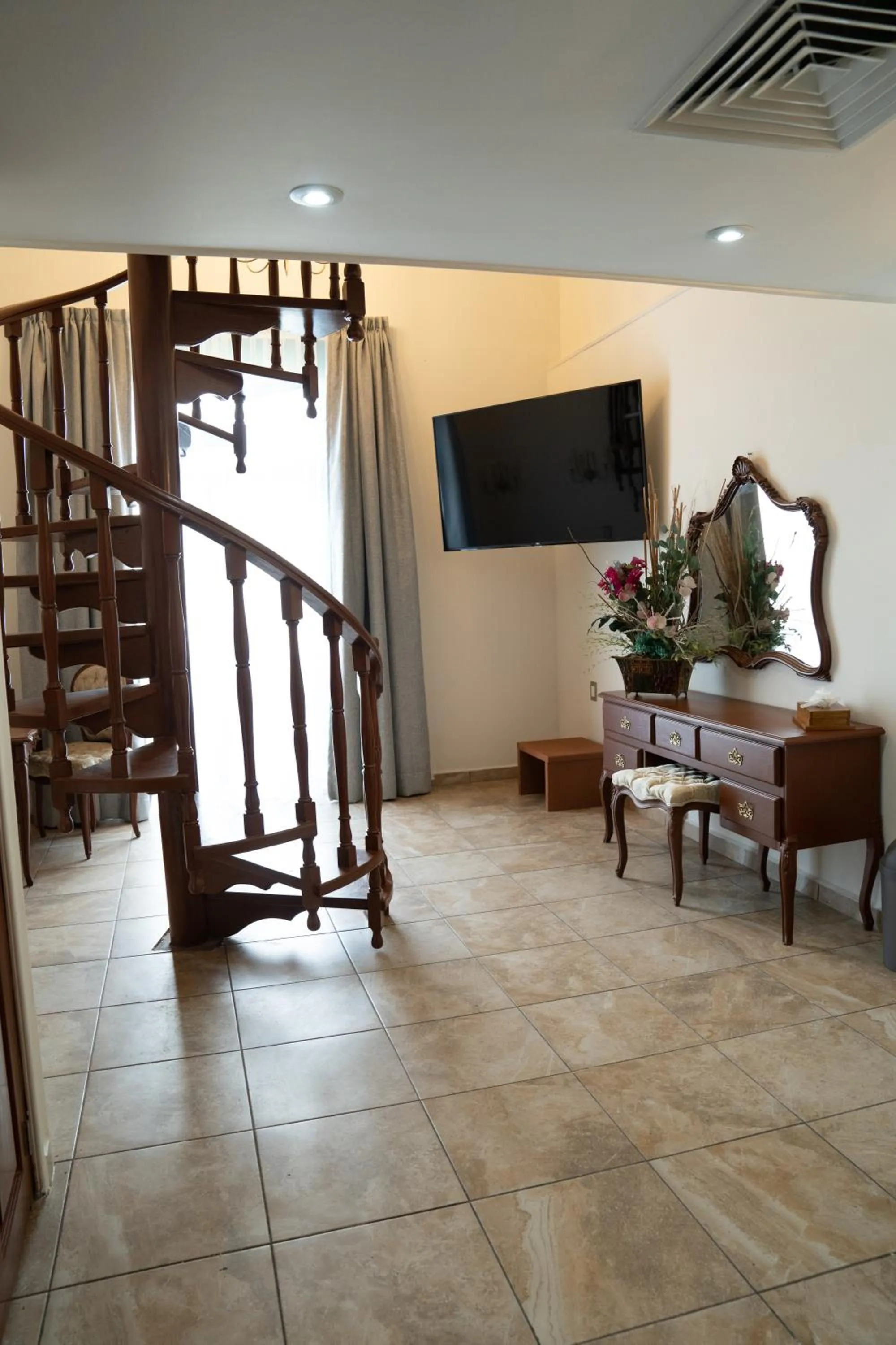 Communal lounge/ TV room in Hotel Imperial