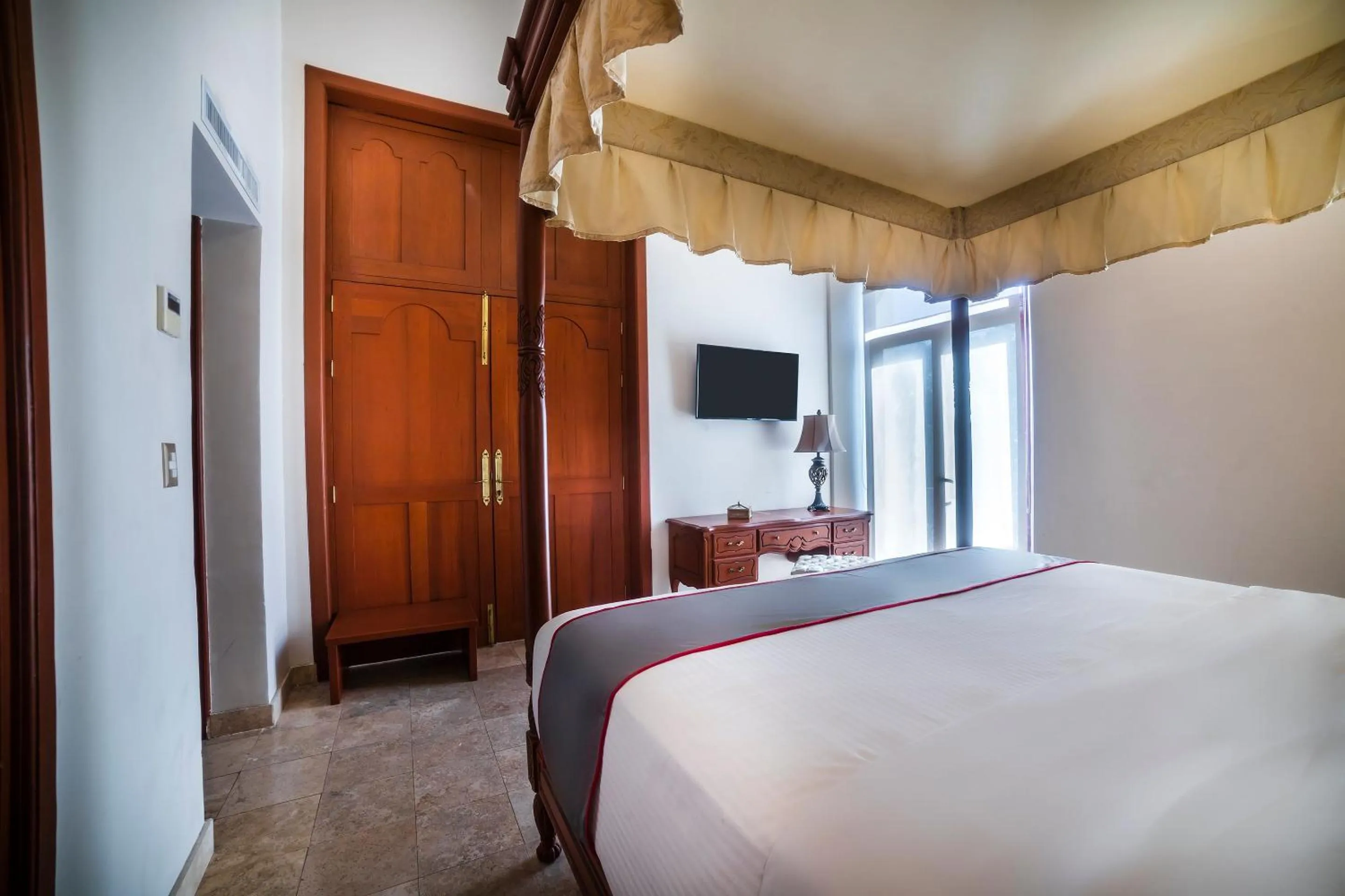 Bird's eye view, Bed in Hotel Imperial