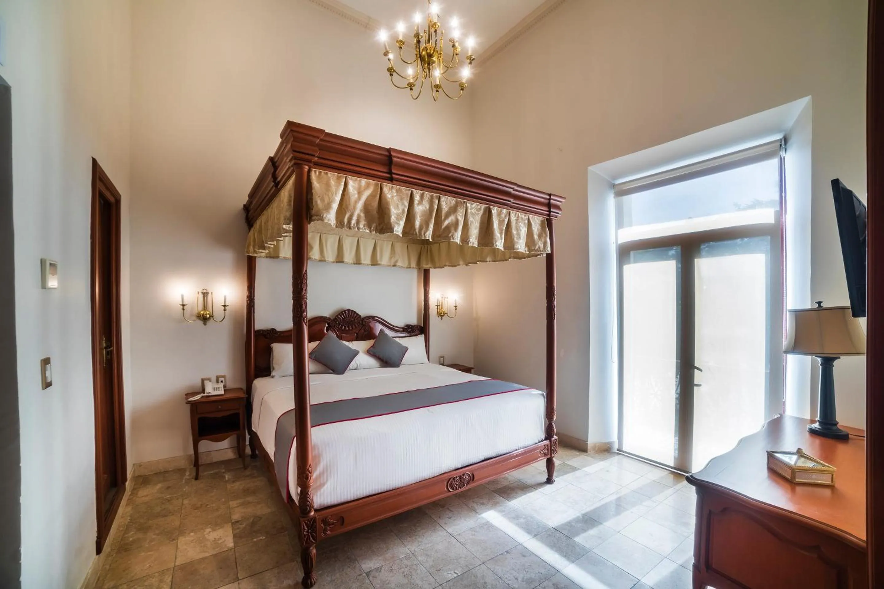 Photo of the whole room, Bed in Hotel Imperial