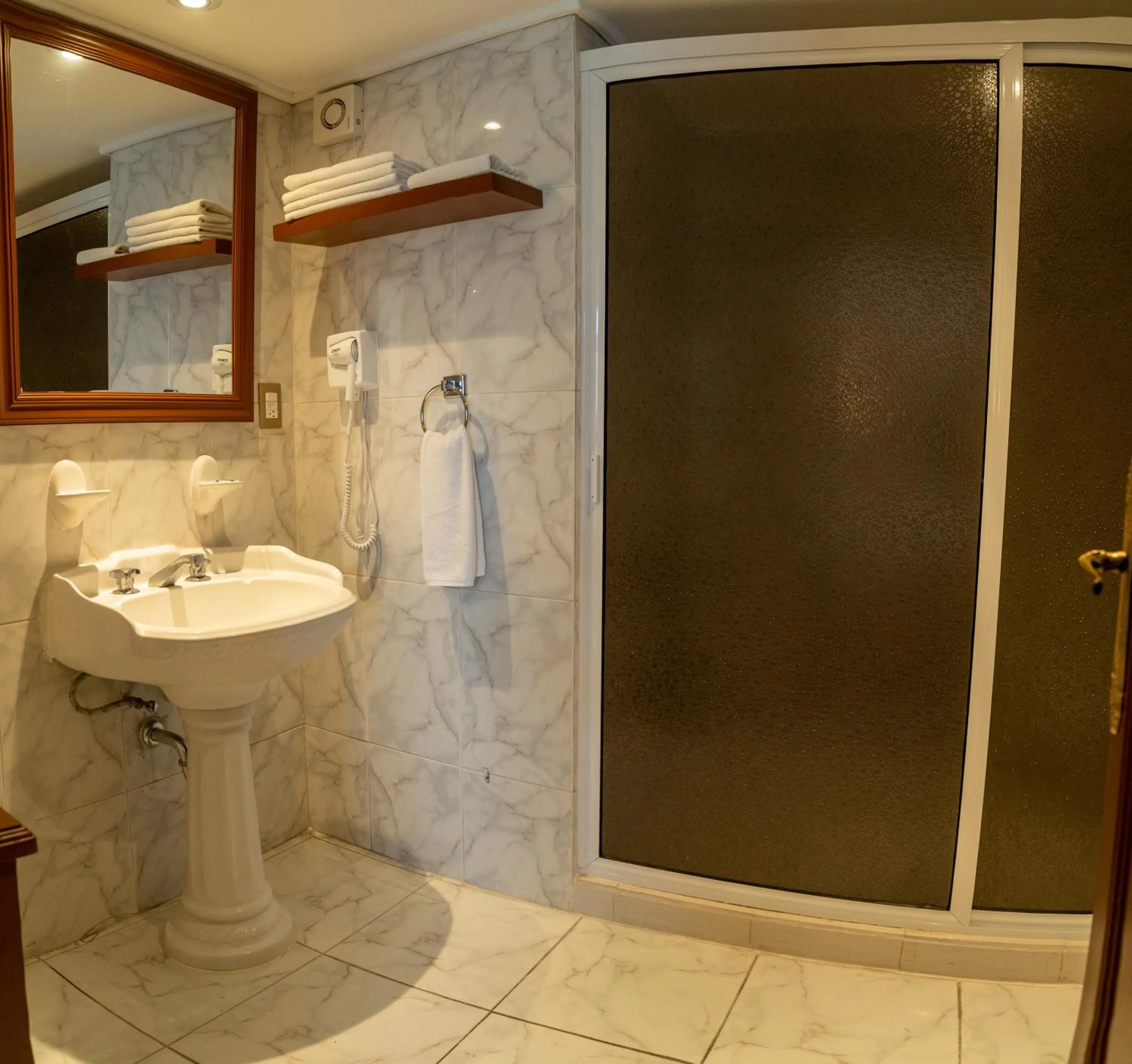 Shower in Hotel Imperial