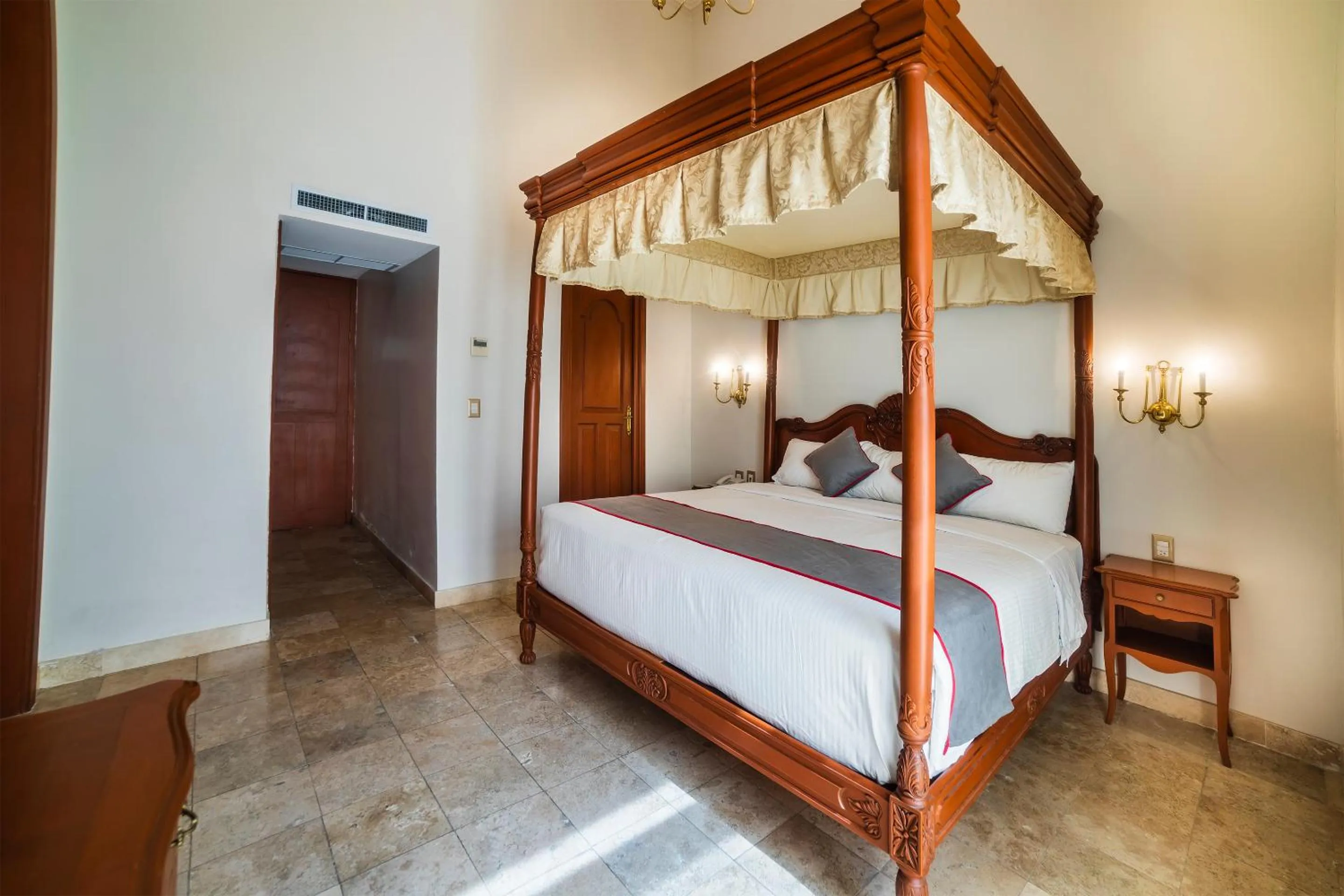 Photo of the whole room, Bed in Hotel Imperial