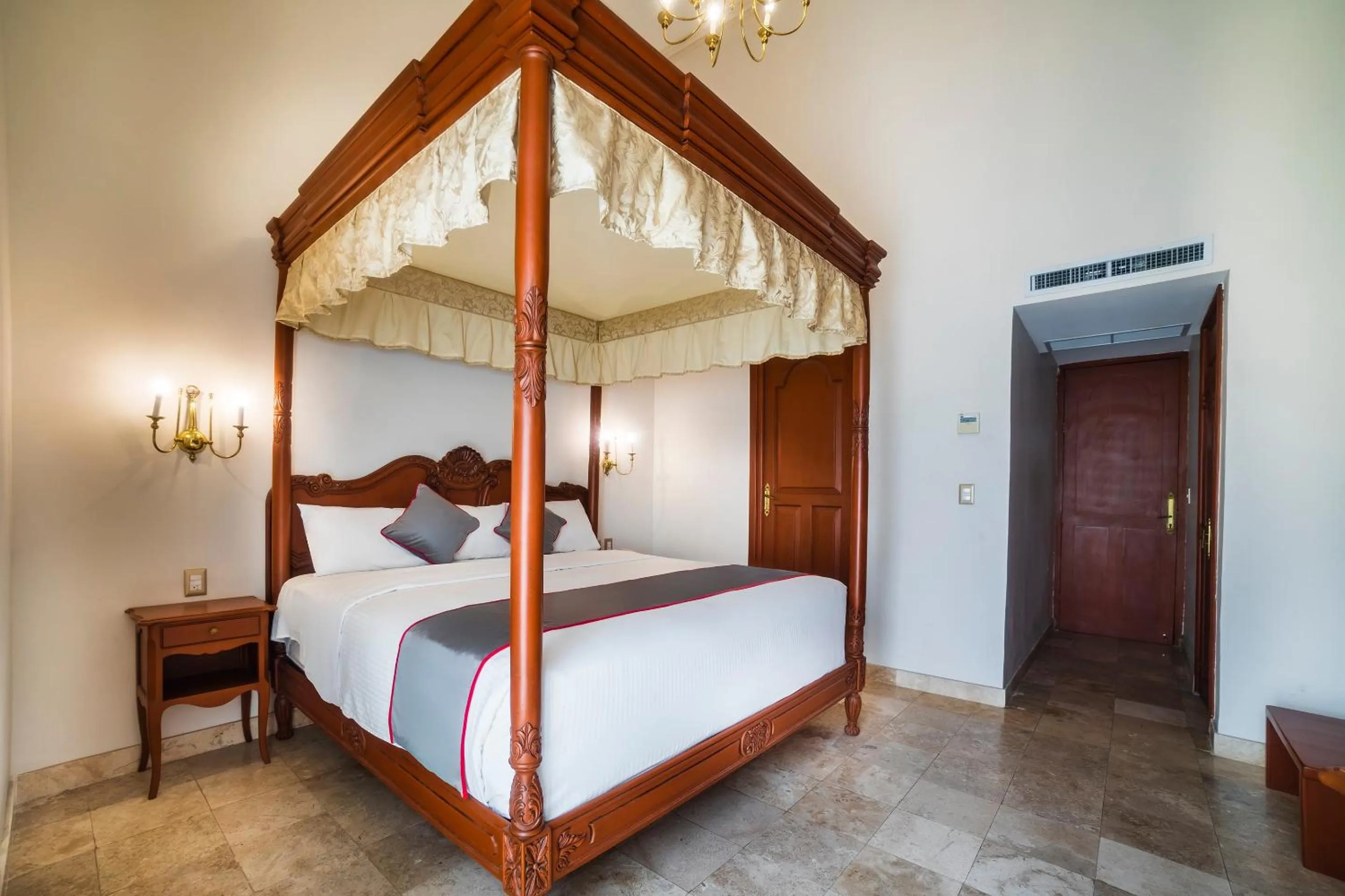 Photo of the whole room, Bed in Hotel Imperial