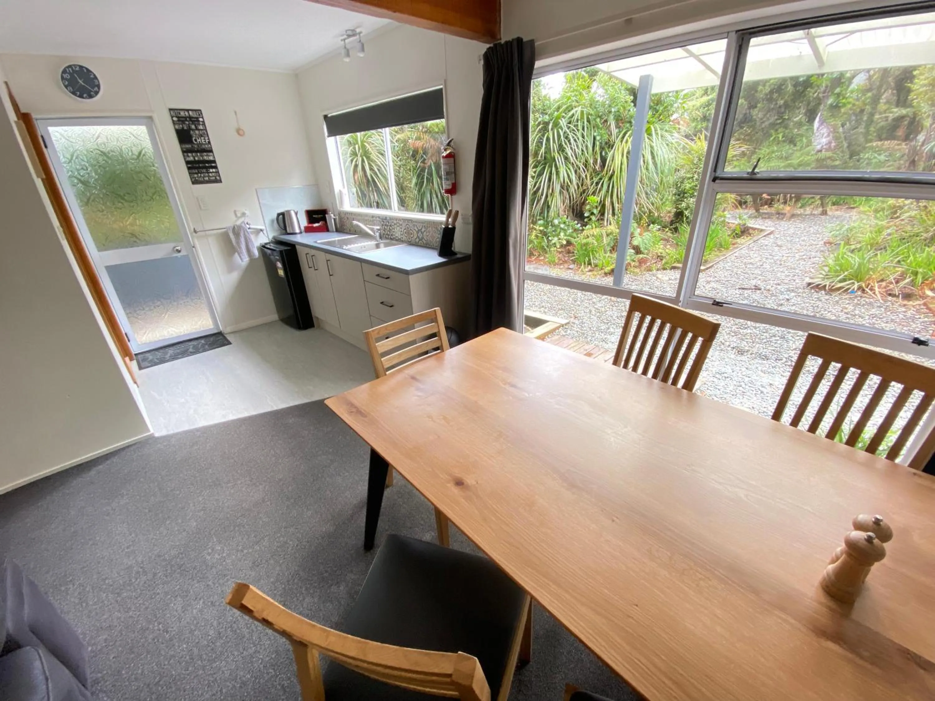 Kitchen or kitchenette in Paparoa Park Motel