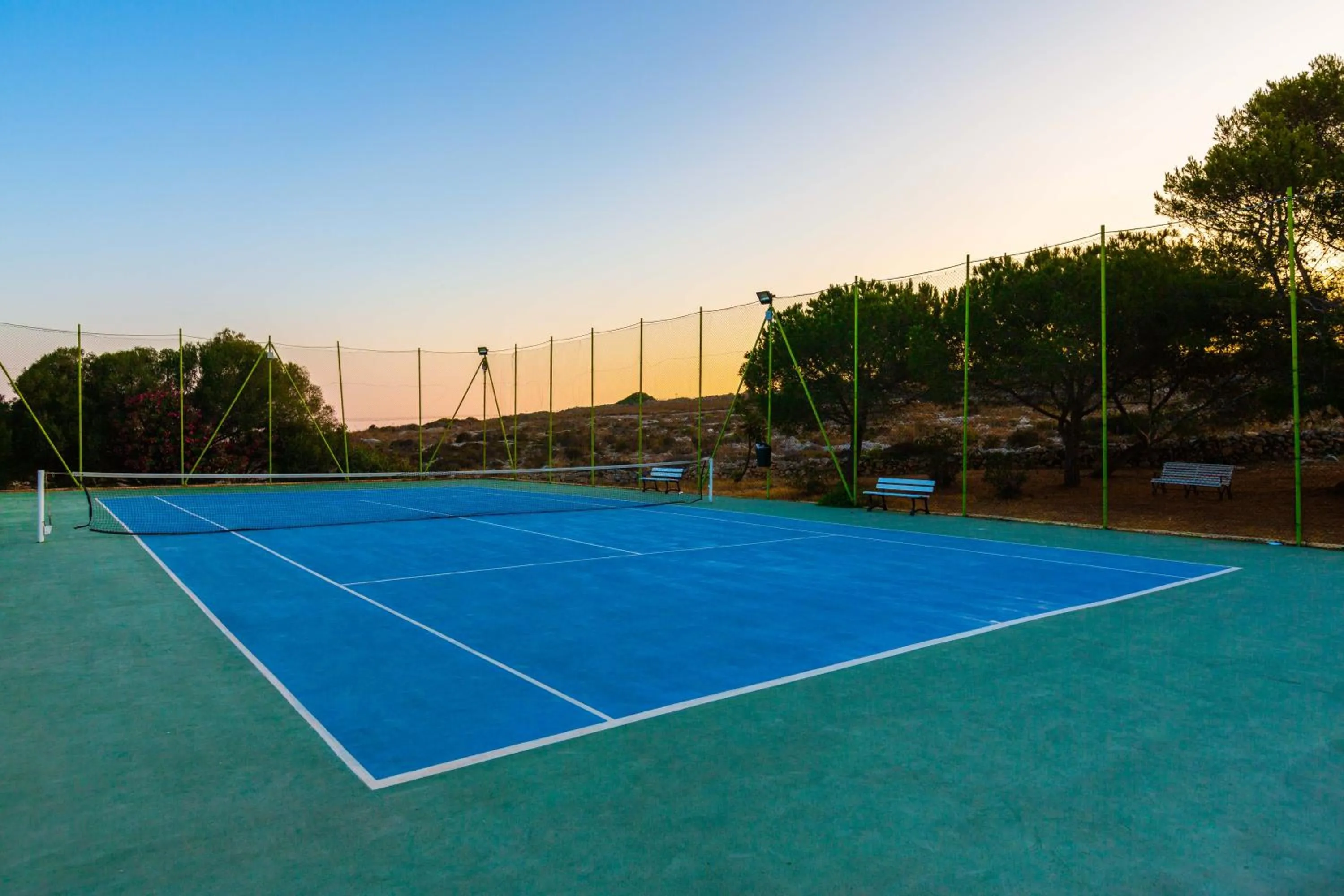 Tennis court in Salini Resort