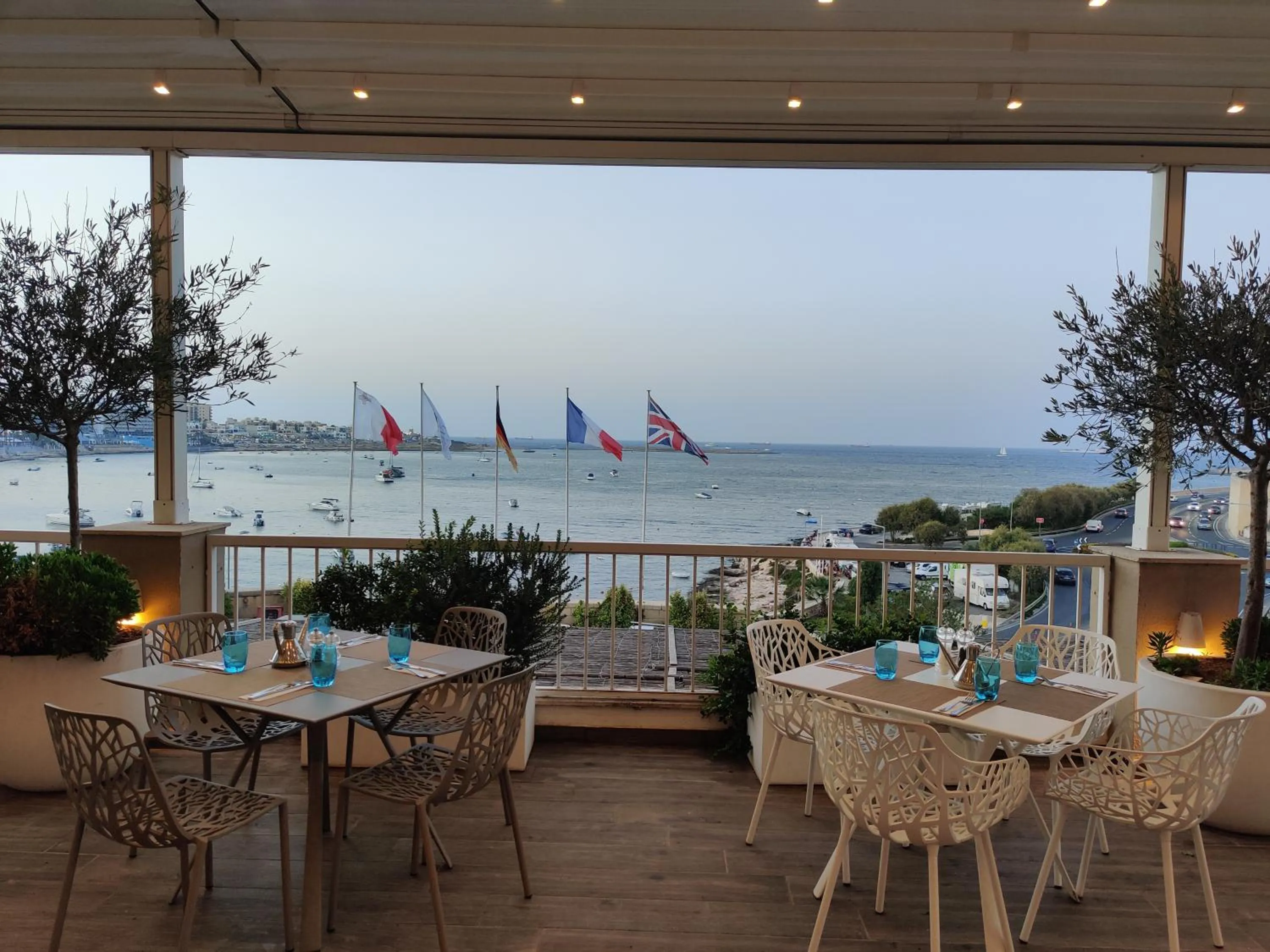 Restaurant/places to eat in Salini Resort