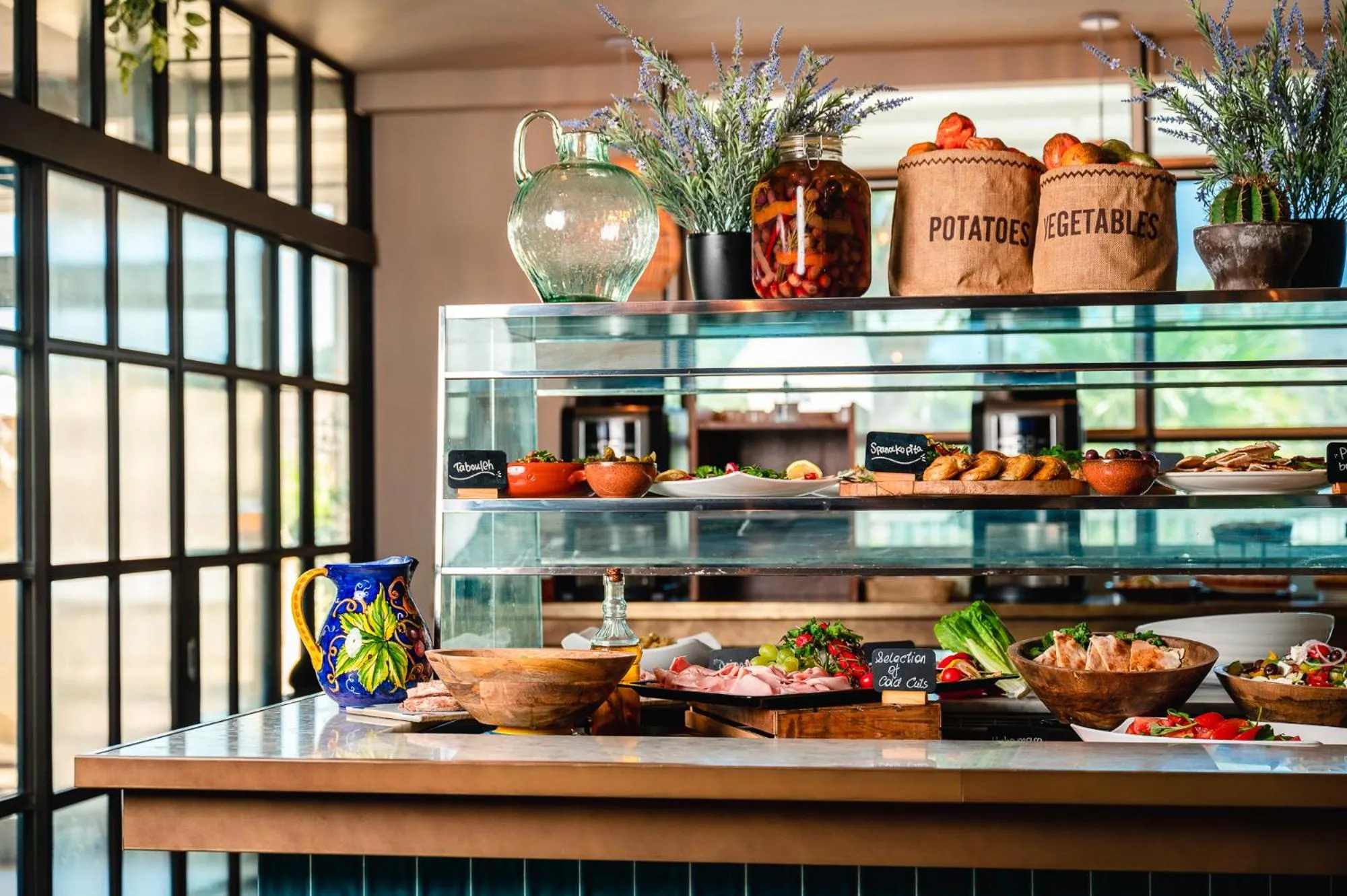 Restaurant/places to eat in Salini Resort