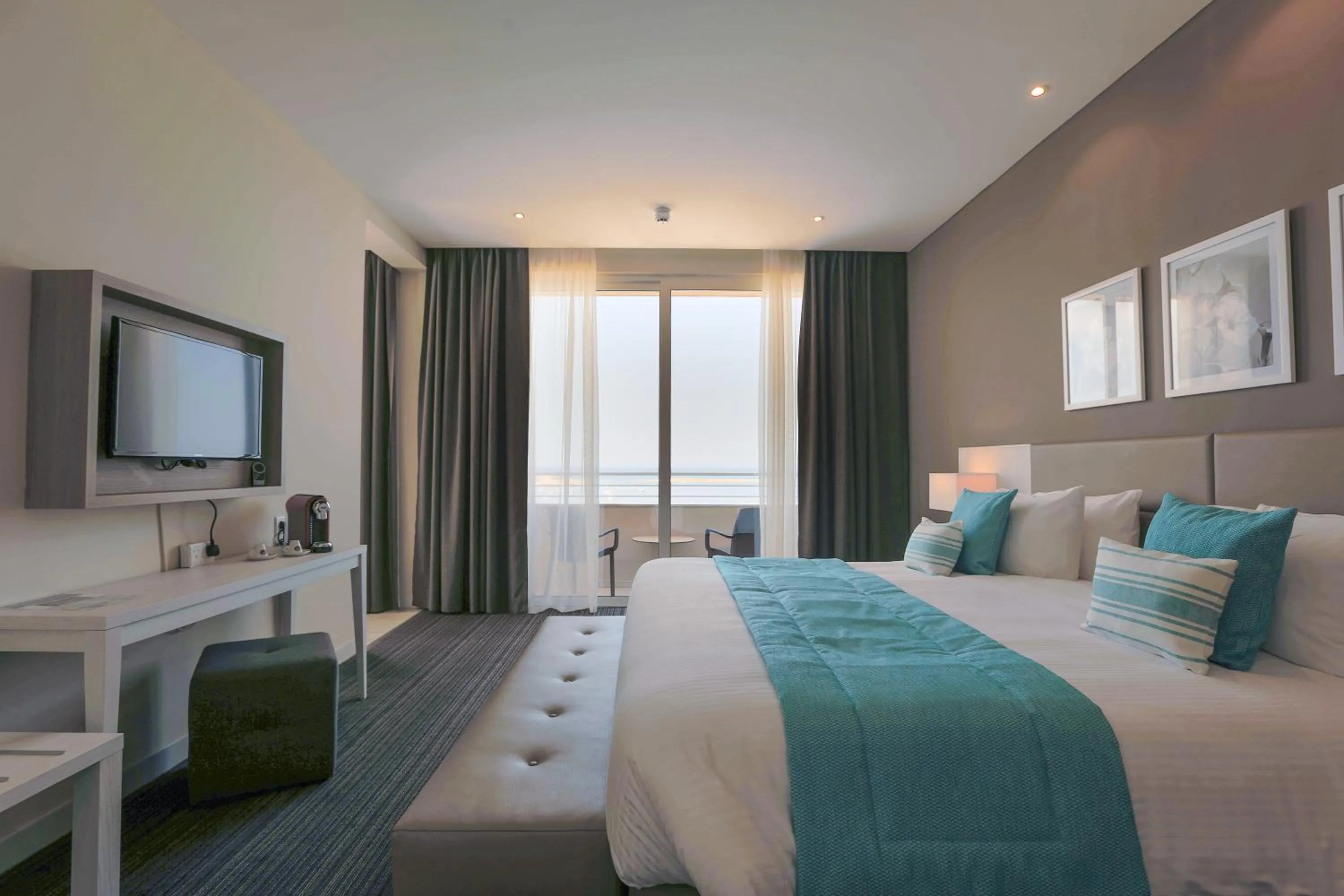 Bedroom, Bed in Salini Resort