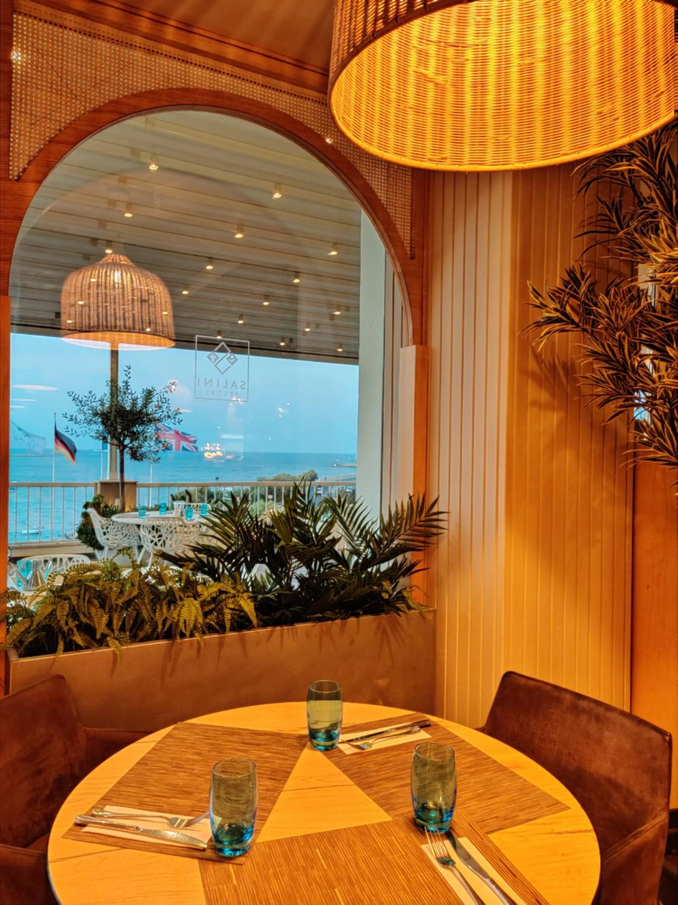 Restaurant/places to eat in Salini Resort