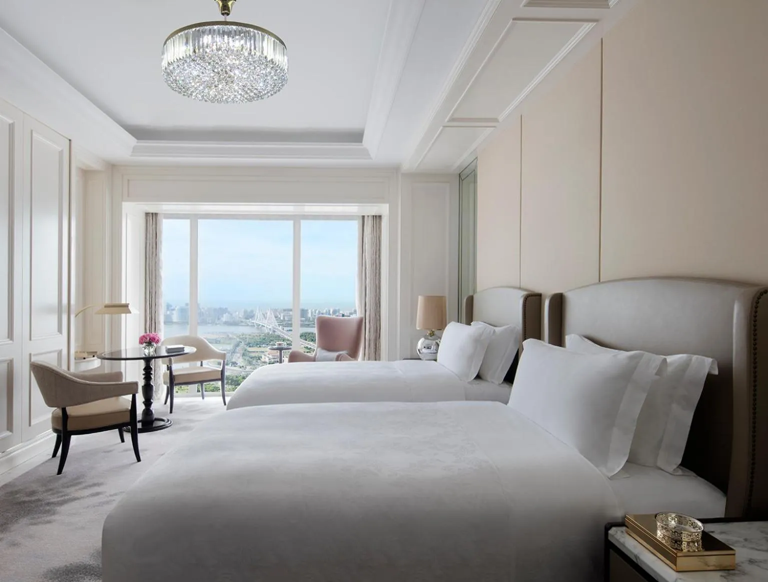 Photo of the whole room, Bed in The Langham Haikou