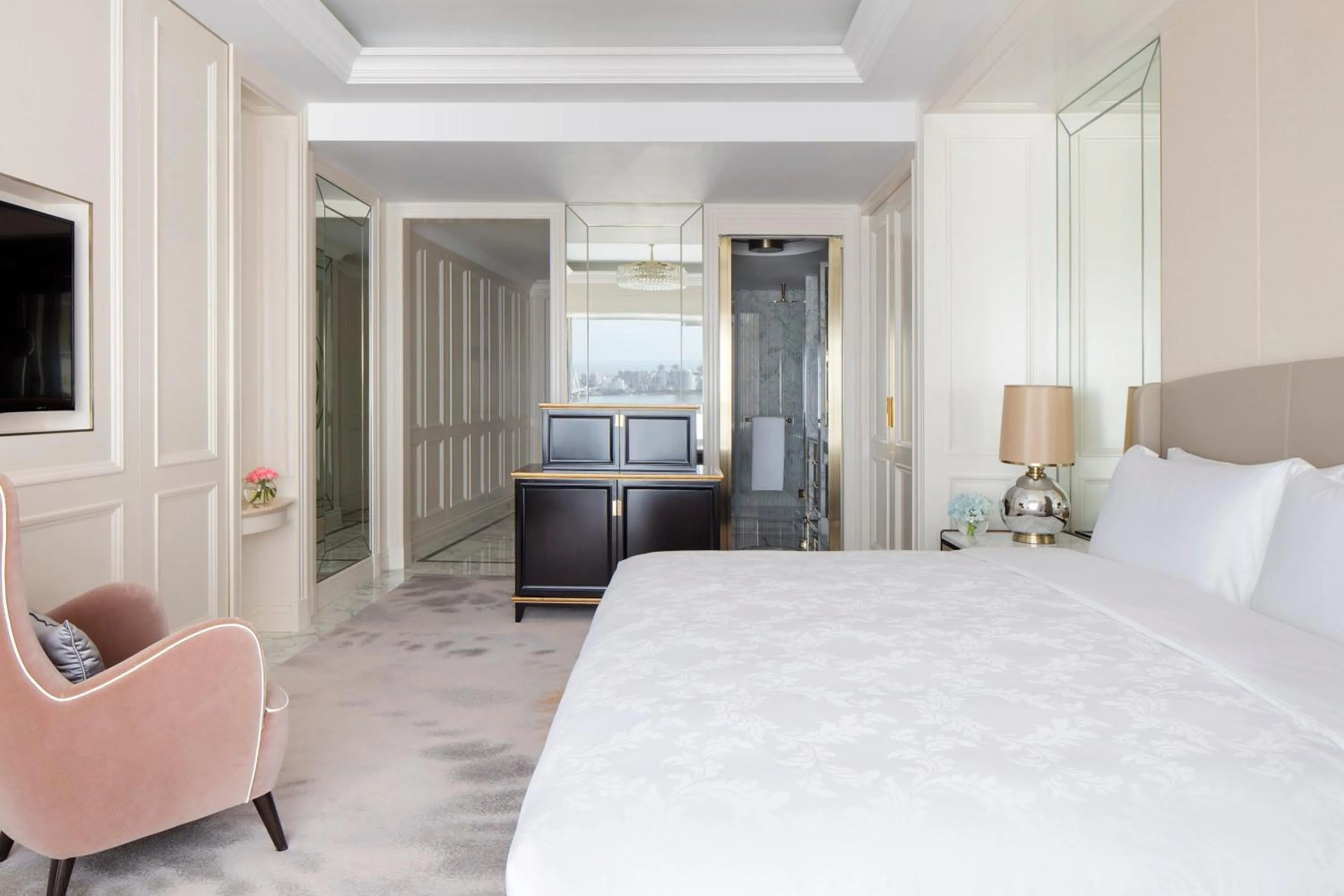 Bedroom, Bed in The Langham Haikou