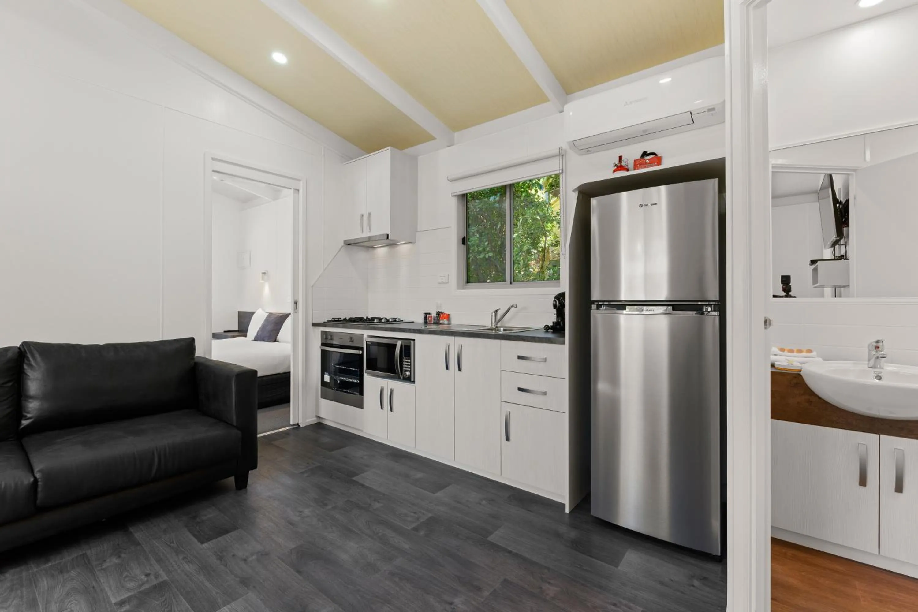 Kitchen or kitchenette in Bright Riverside Holiday Park