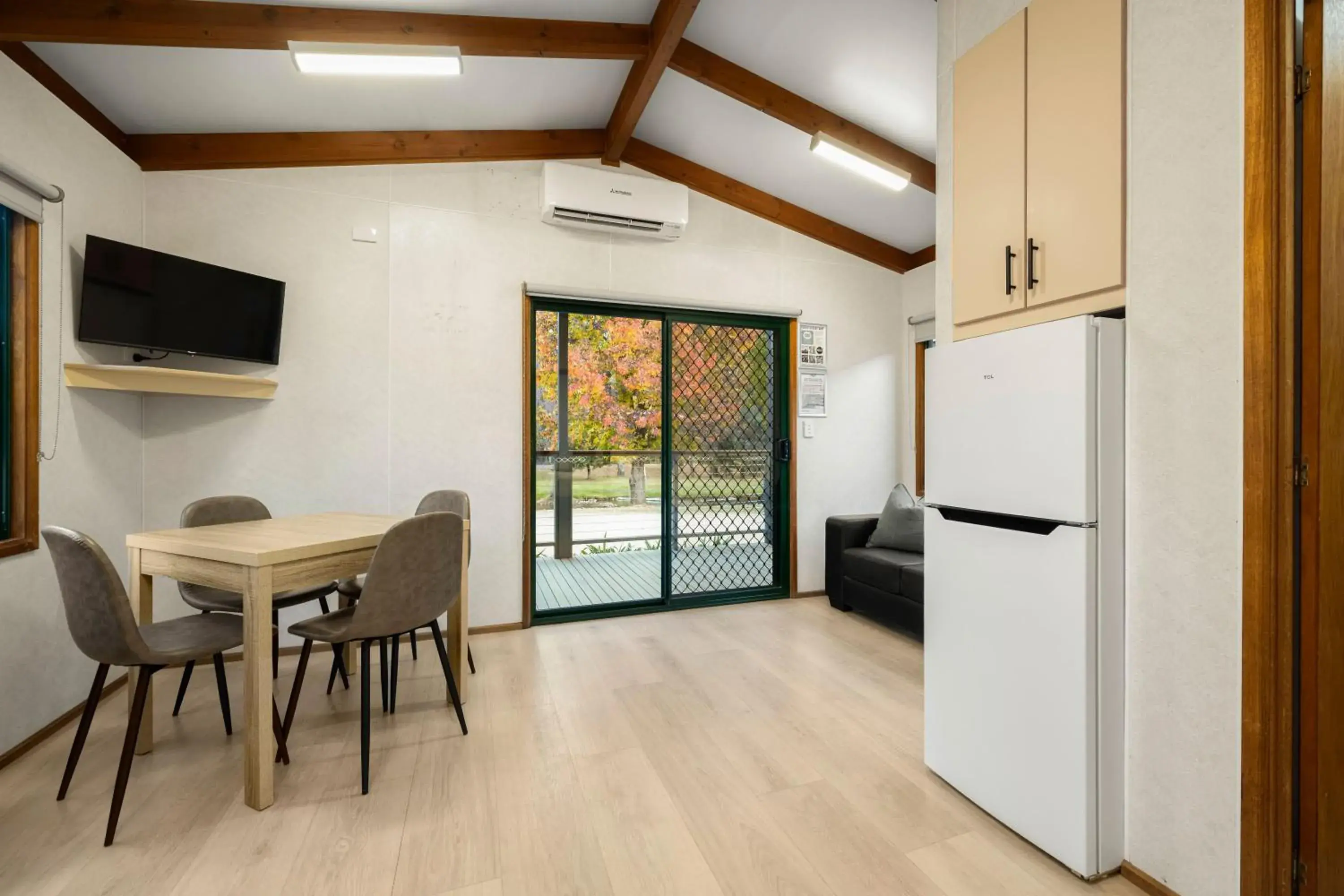 Riverfront Cabin in Bright Riverside Holiday Park Riverfront Cabin in Bright Riverside Holiday Park