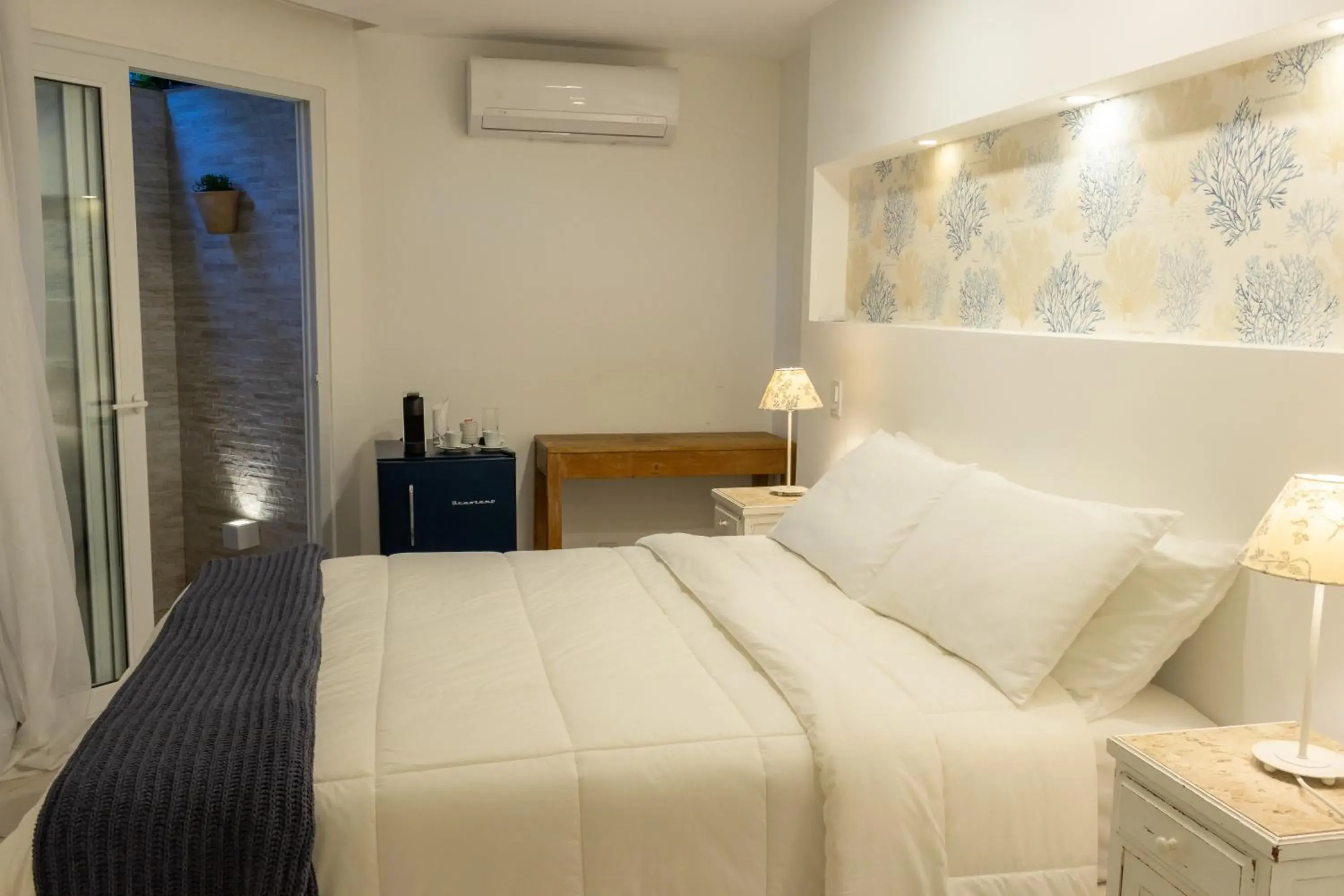 Bedroom, Bed in Auberge de la Langouste Bedroom, Bed in Auberge de la Langouste