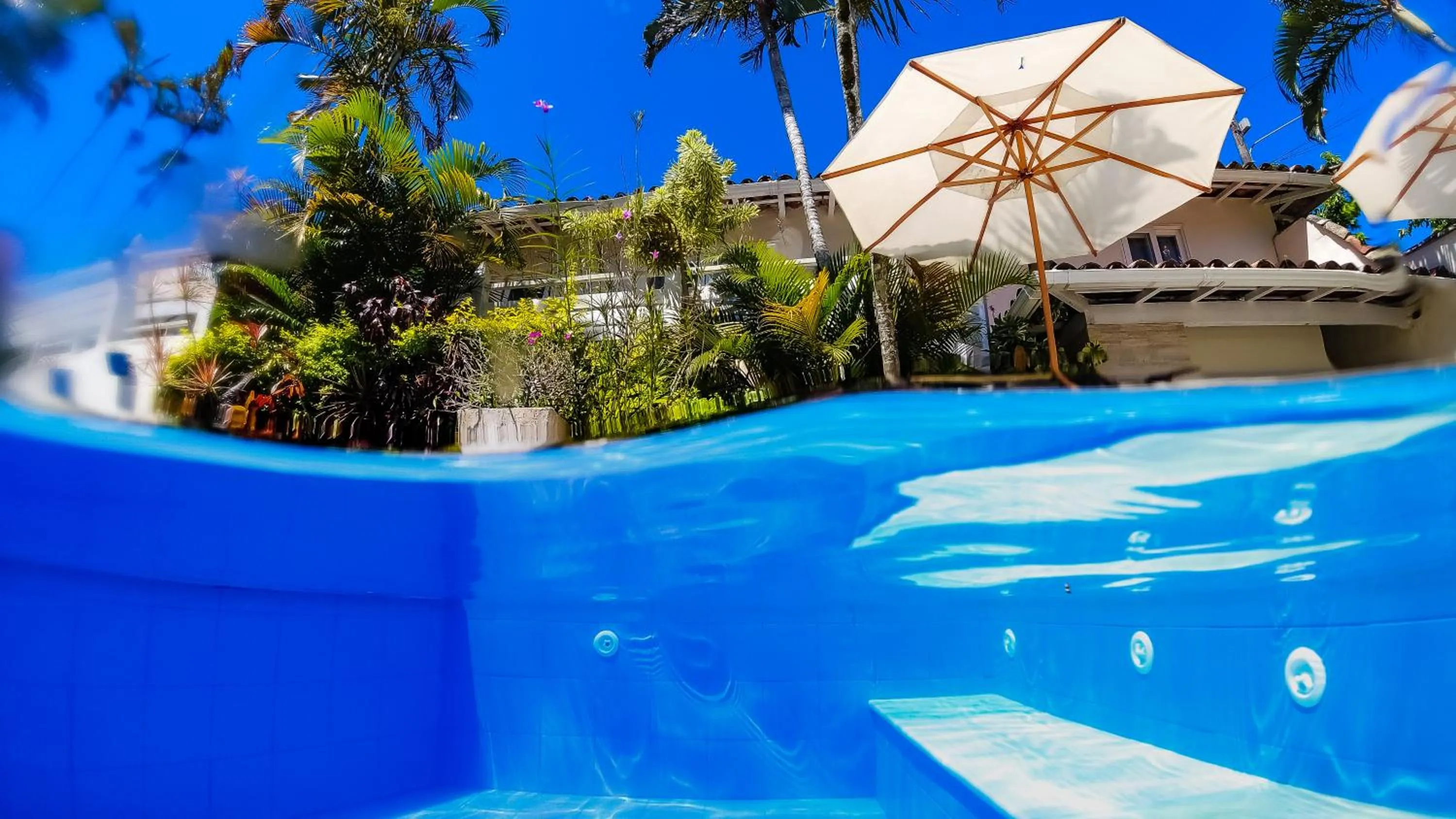 Swimming pool in Auberge de la Langouste