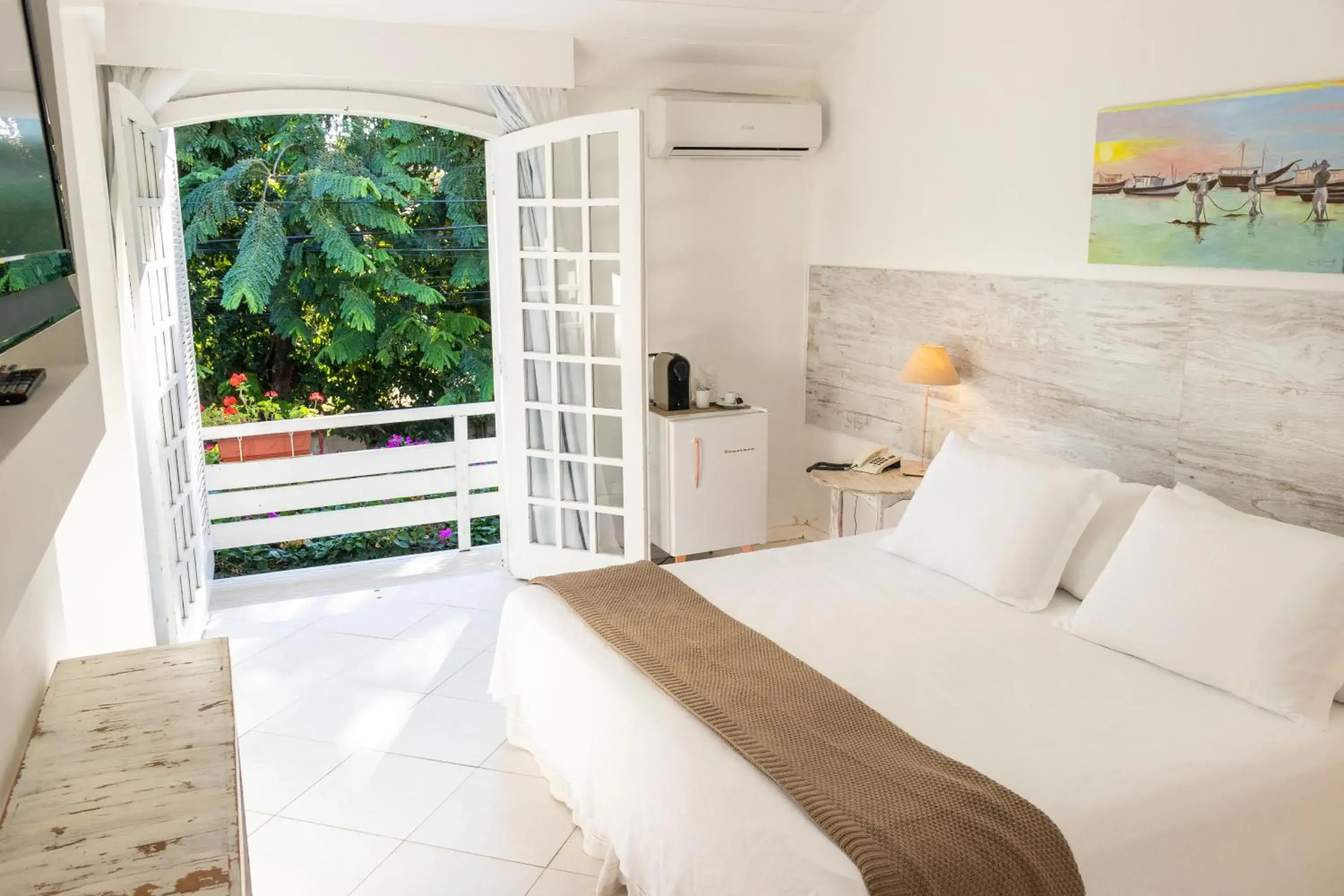 Bedroom, Bed in Auberge de la Langouste Bedroom, Bed in Auberge de la Langouste