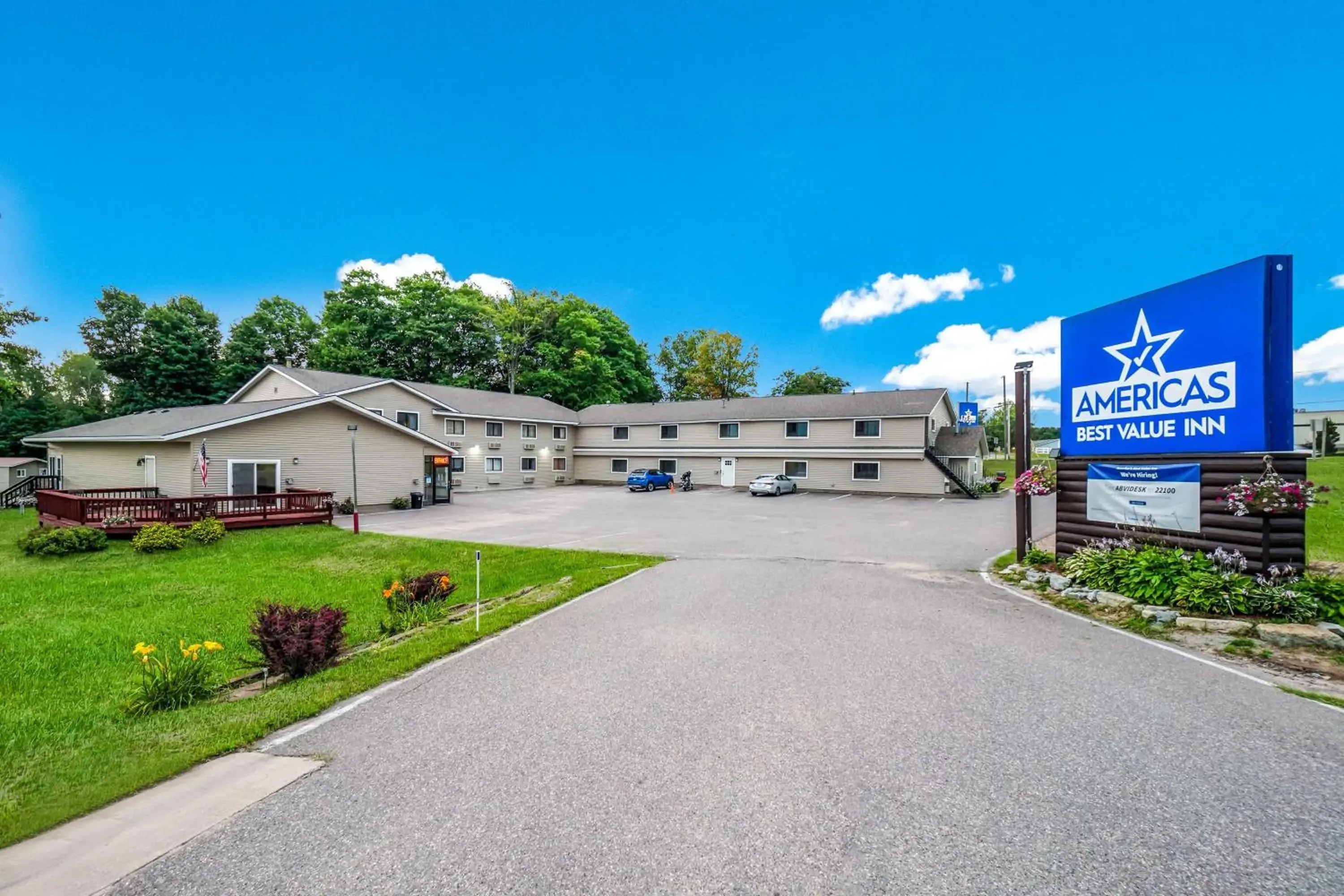 Property building in Americas Best Value Inn Marquette Property building in Americas Best Value Inn Marquette