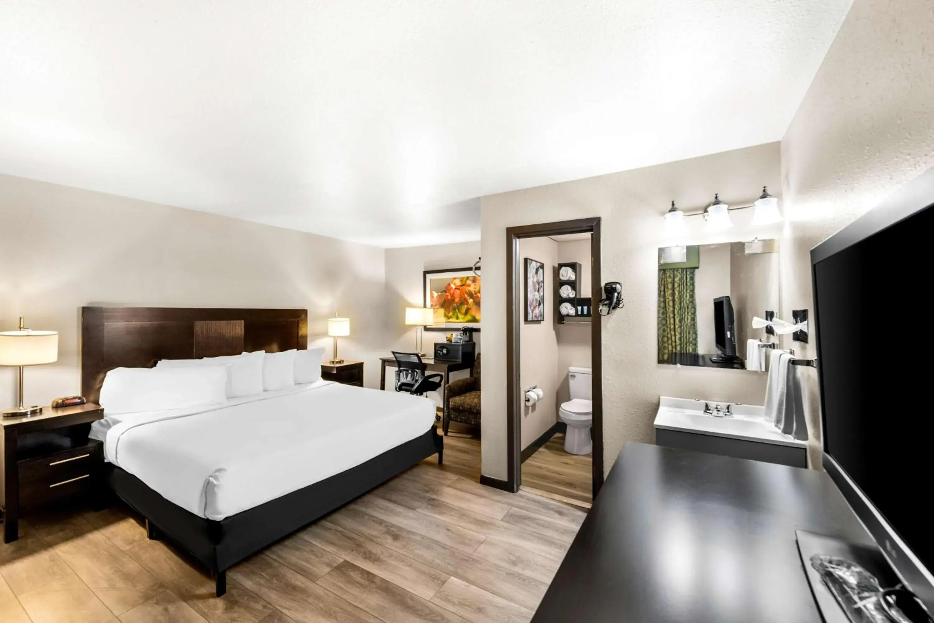 Bedroom, Bed in Americas Best Value Inn Marquette Bedroom, Bed in Americas Best Value Inn Marquette