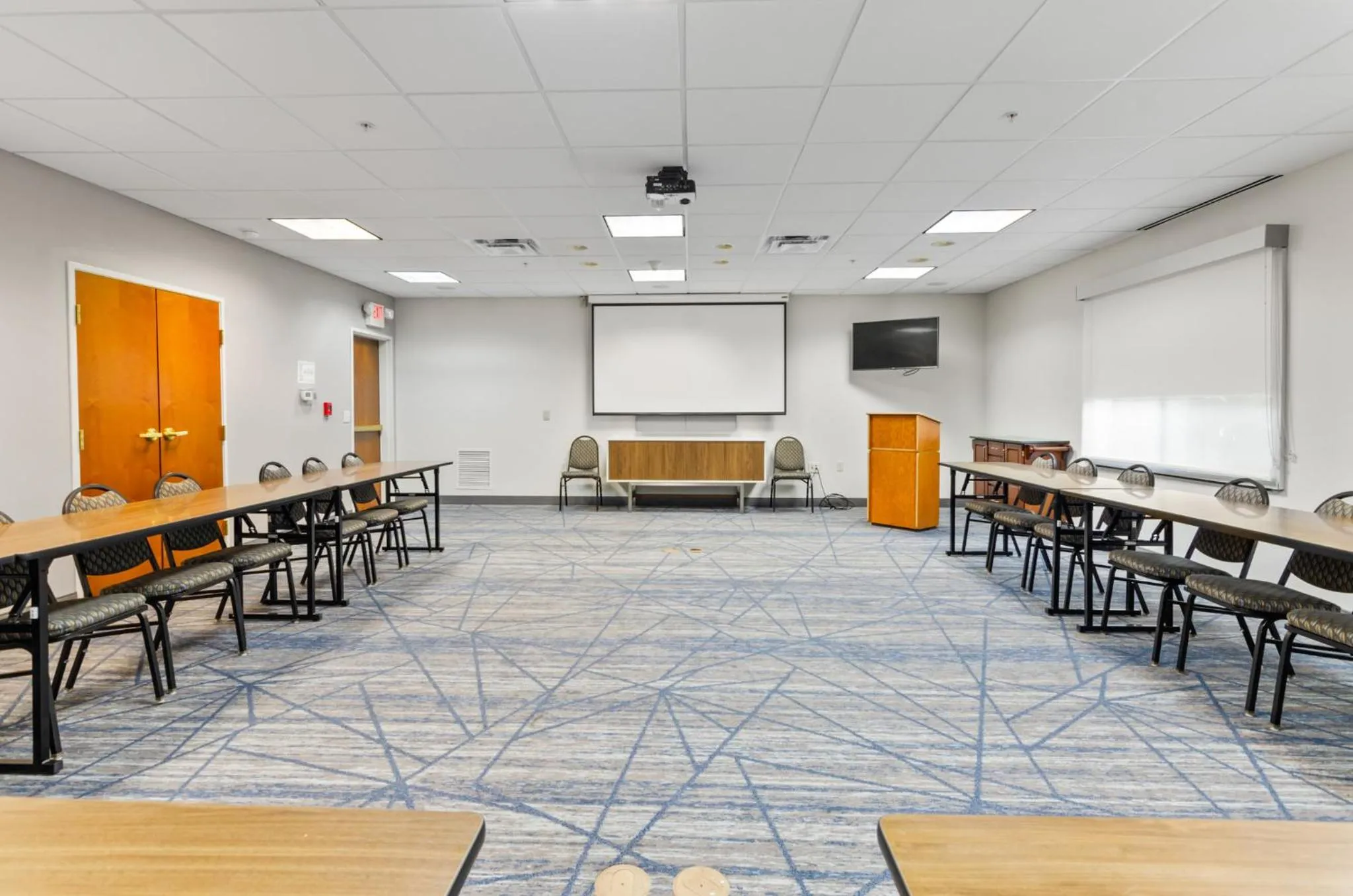 Meeting/conference room in Holiday Inn Express Hotel & Suites Mount Airy by IHG