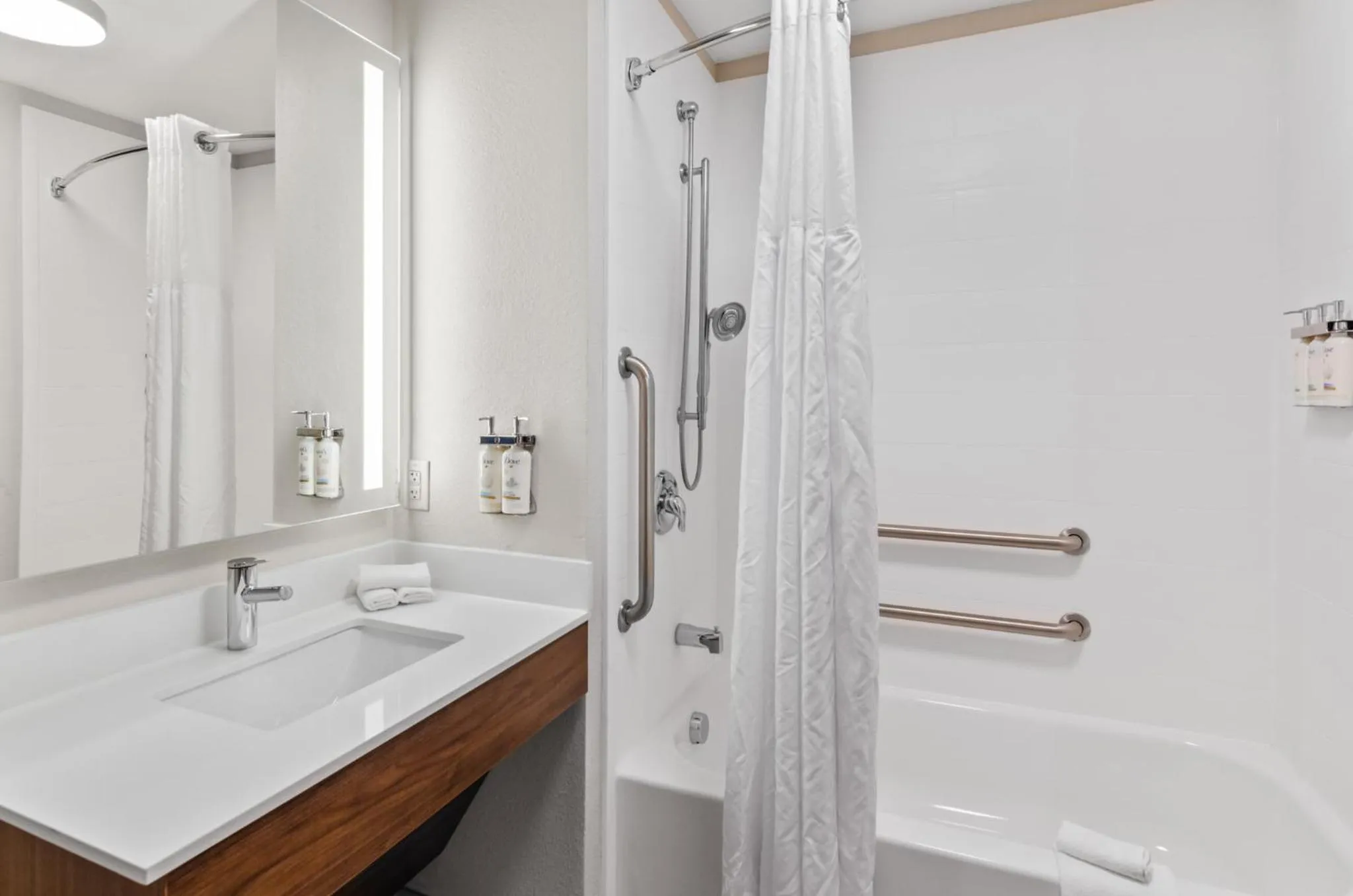 Bathroom in Holiday Inn Express Hotel & Suites Mount Airy by IHG