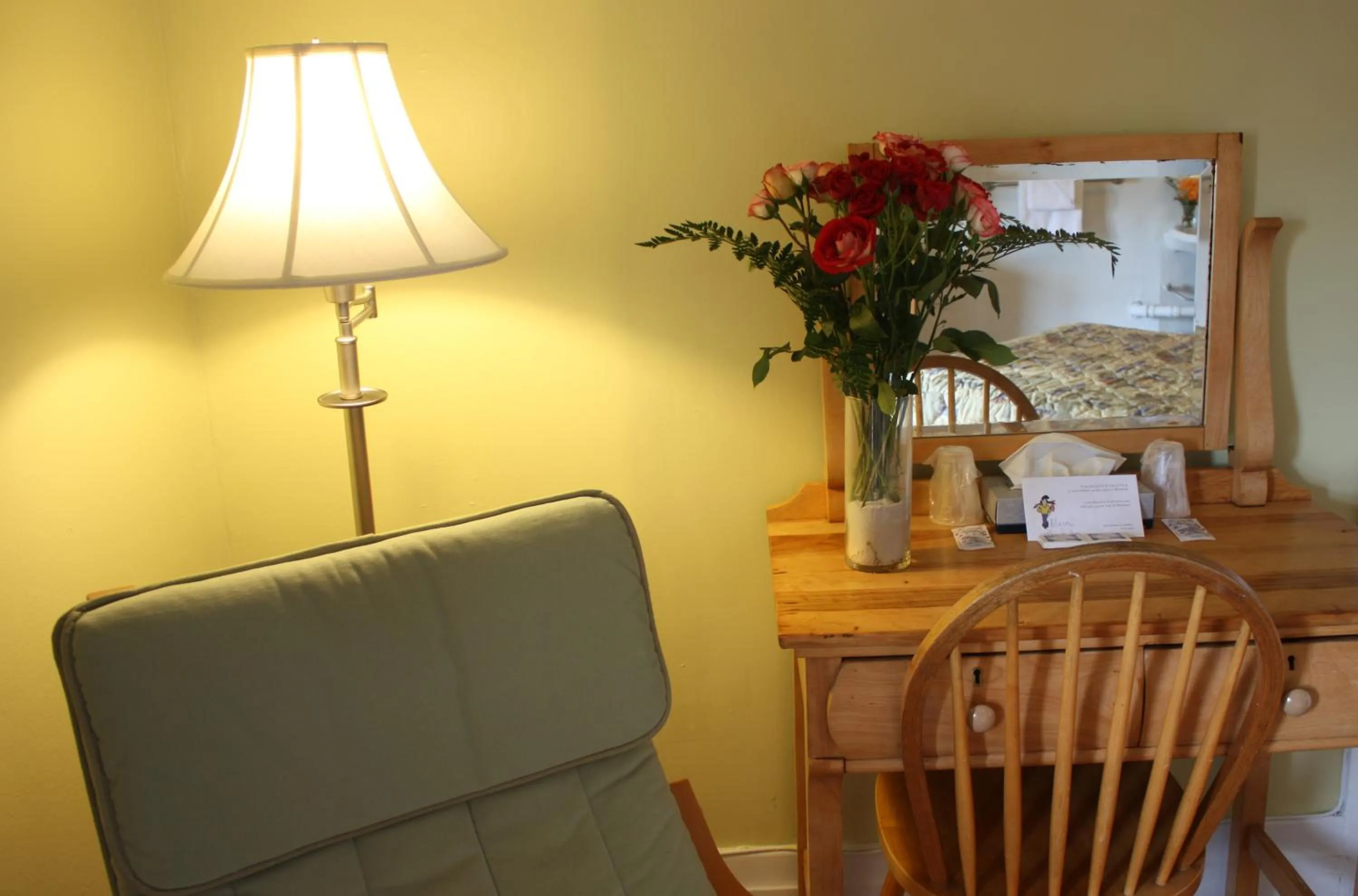 Seating area in Hotel Abri du Voyageur