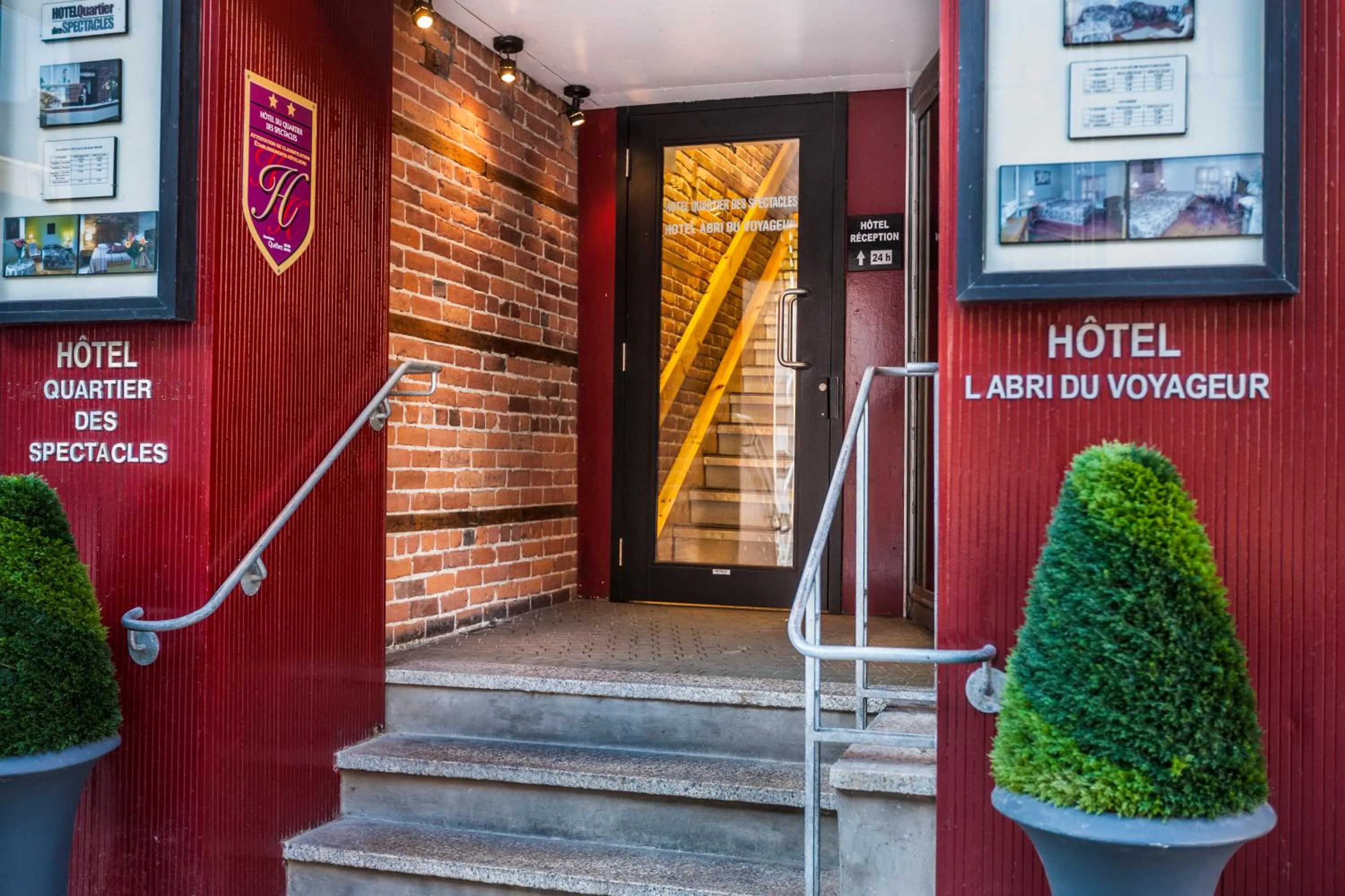 Facade/entrance in Hotel Abri du Voyageur