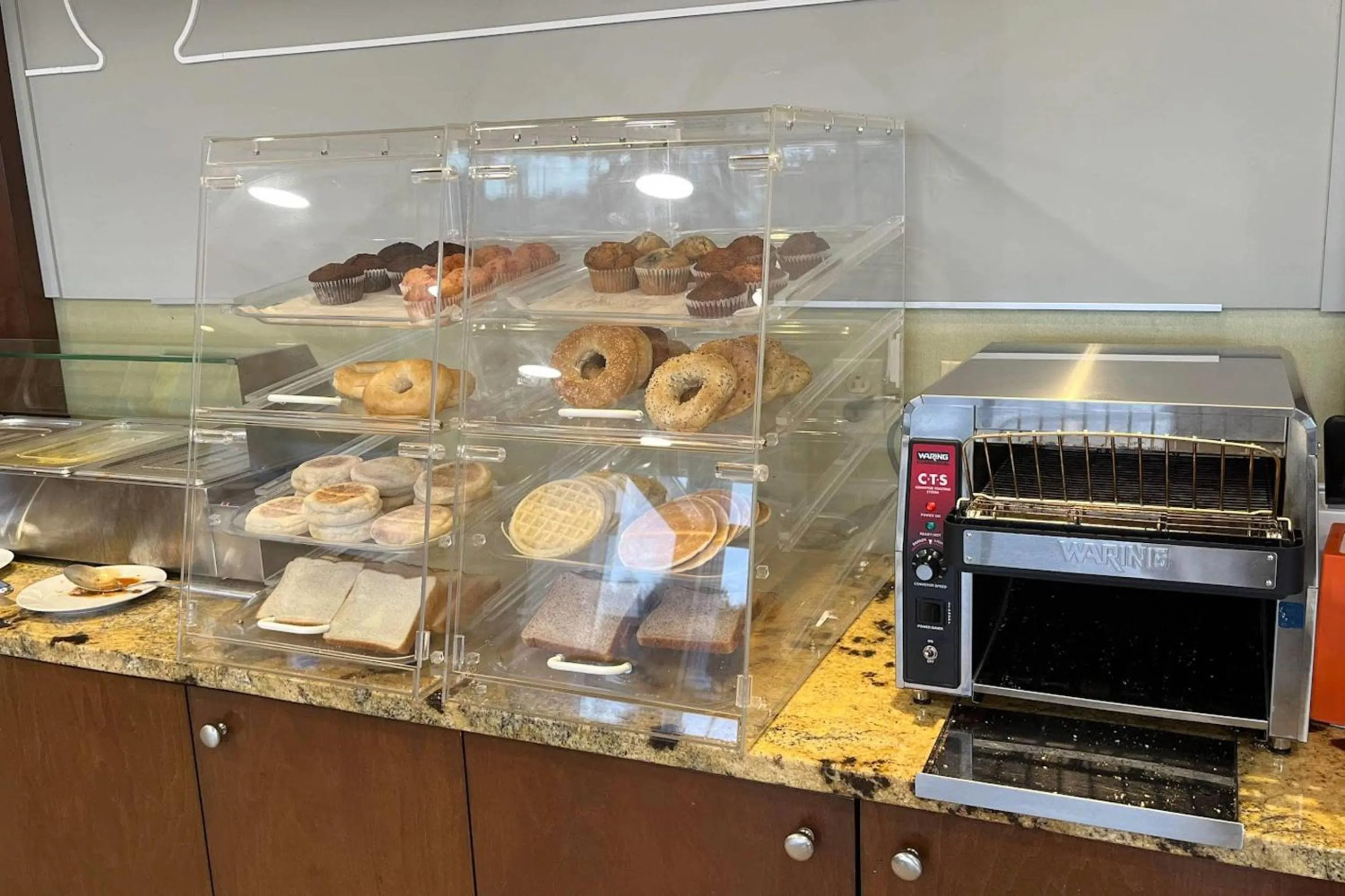 Breakfast in Quality Inn Saint-Jean-sur-Richelieu