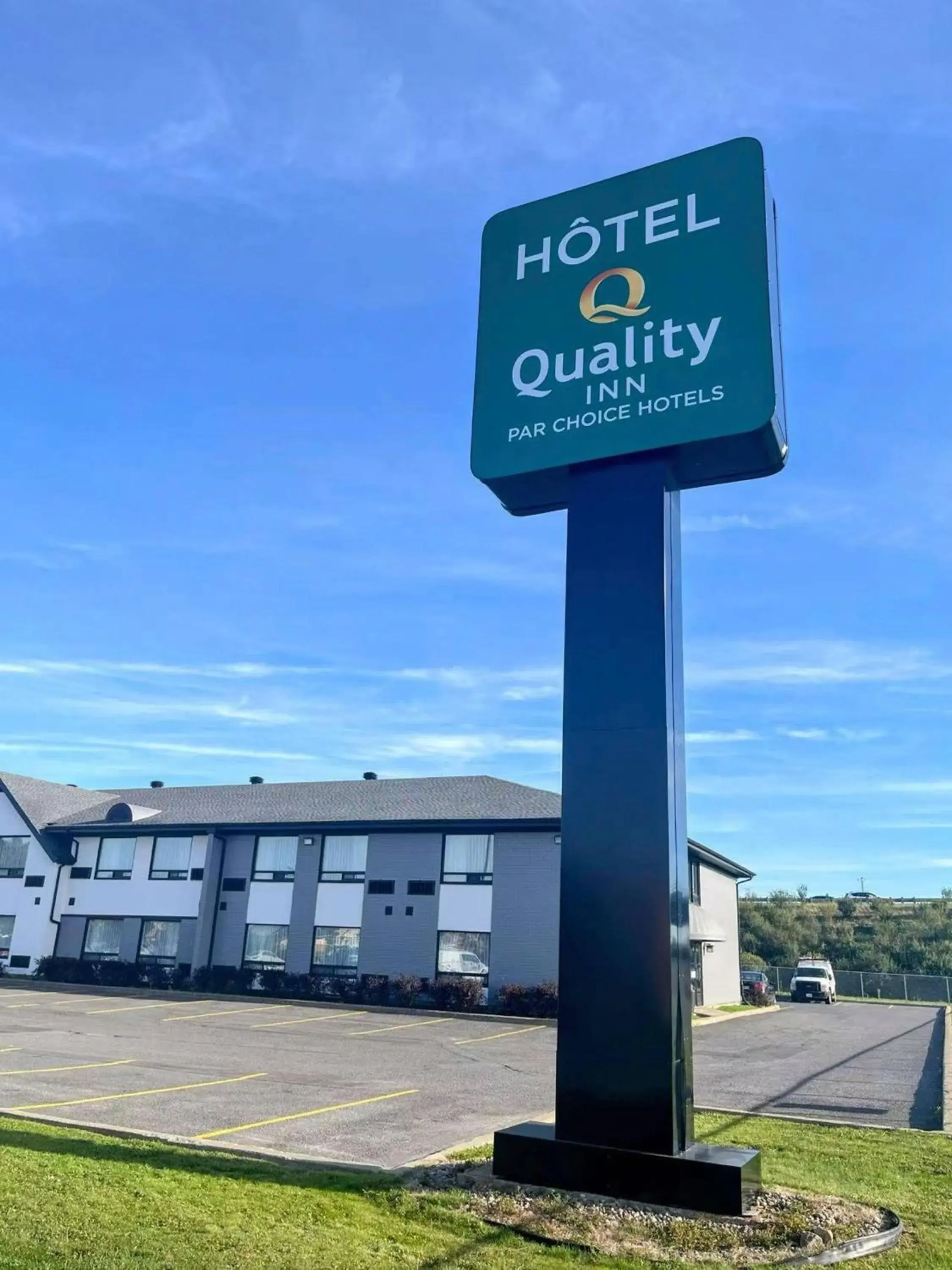 Property building in Quality Inn Saint-Jean-sur-Richelieu Property building in Quality Inn Saint-Jean-sur-Richelieu