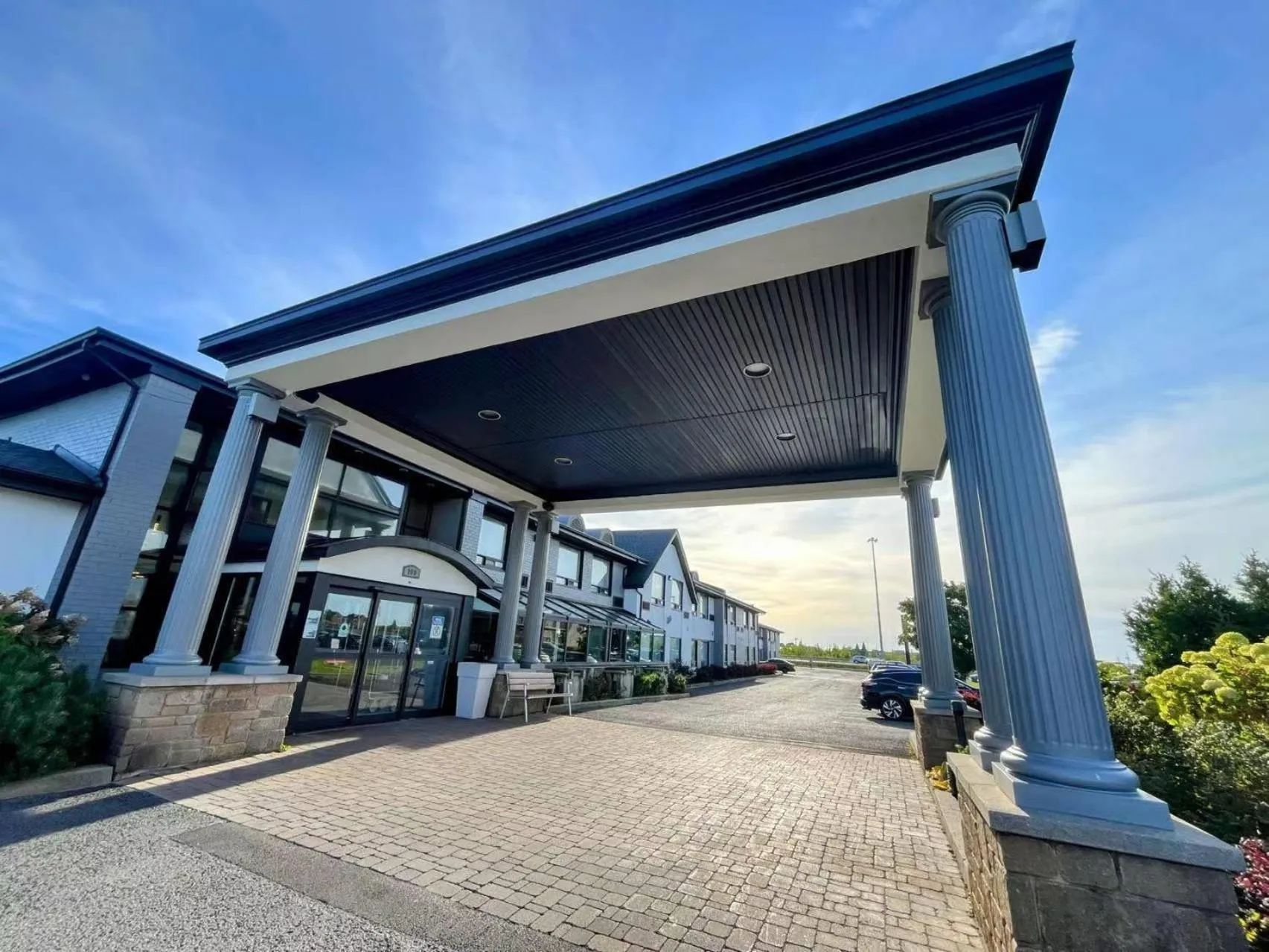 Property building in Quality Inn Saint-Jean-sur-Richelieu