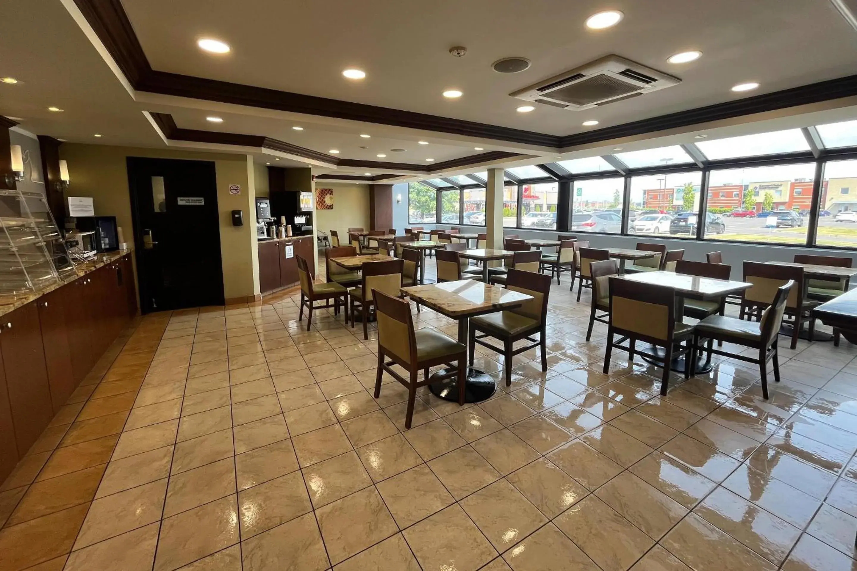 Breakfast in Quality Inn Saint-Jean-sur-Richelieu Breakfast in Quality Inn Saint-Jean-sur-Richelieu