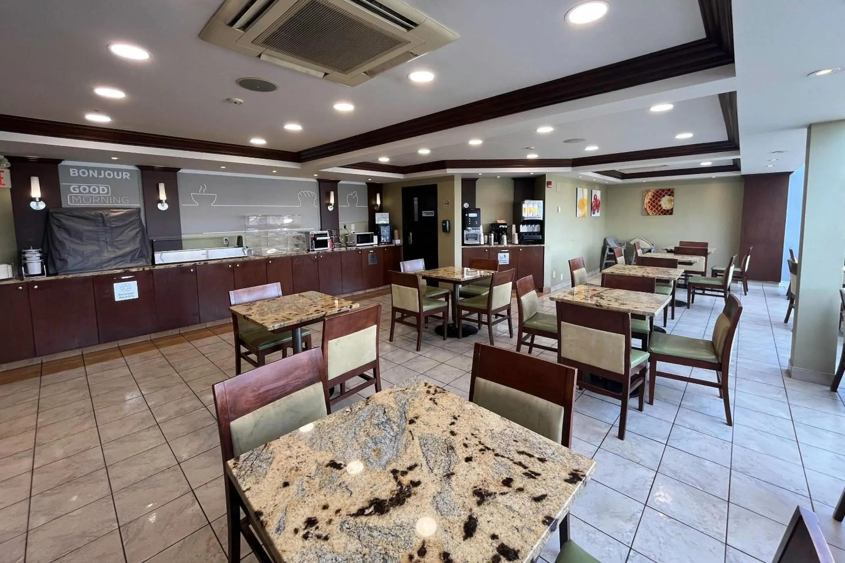 Breakfast in Quality Inn Saint-Jean-sur-Richelieu Breakfast in Quality Inn Saint-Jean-sur-Richelieu