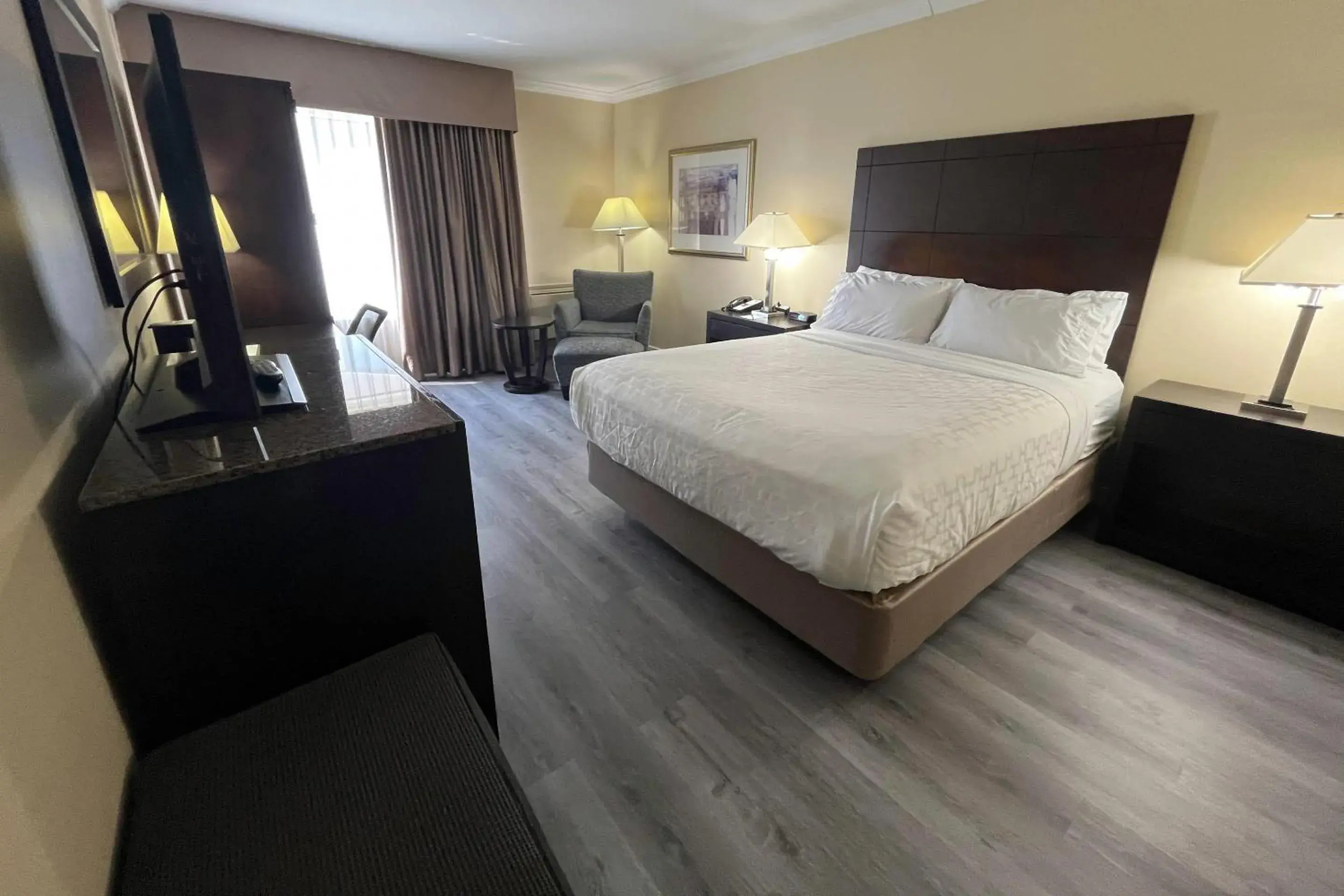 Bedroom, Bed in Quality Inn Saint-Jean-sur-Richelieu Bedroom, Bed in Quality Inn Saint-Jean-sur-Richelieu