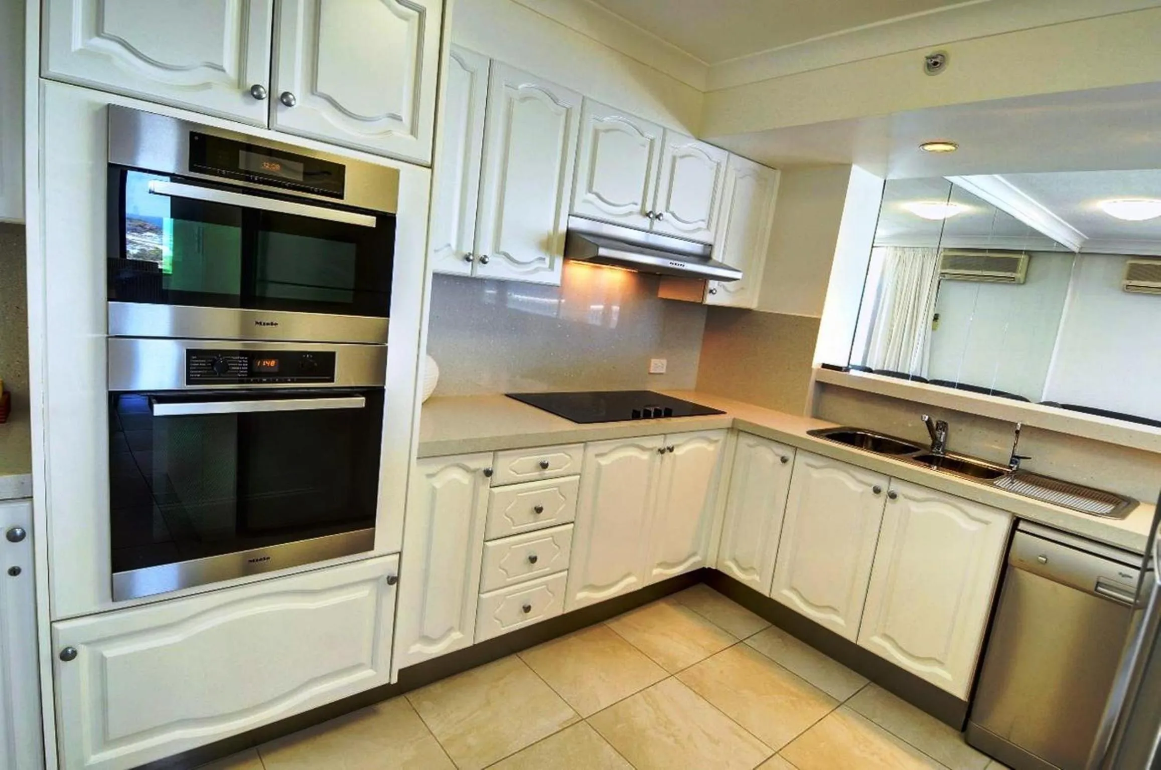Kitchen or kitchenette in Coolum Caprice