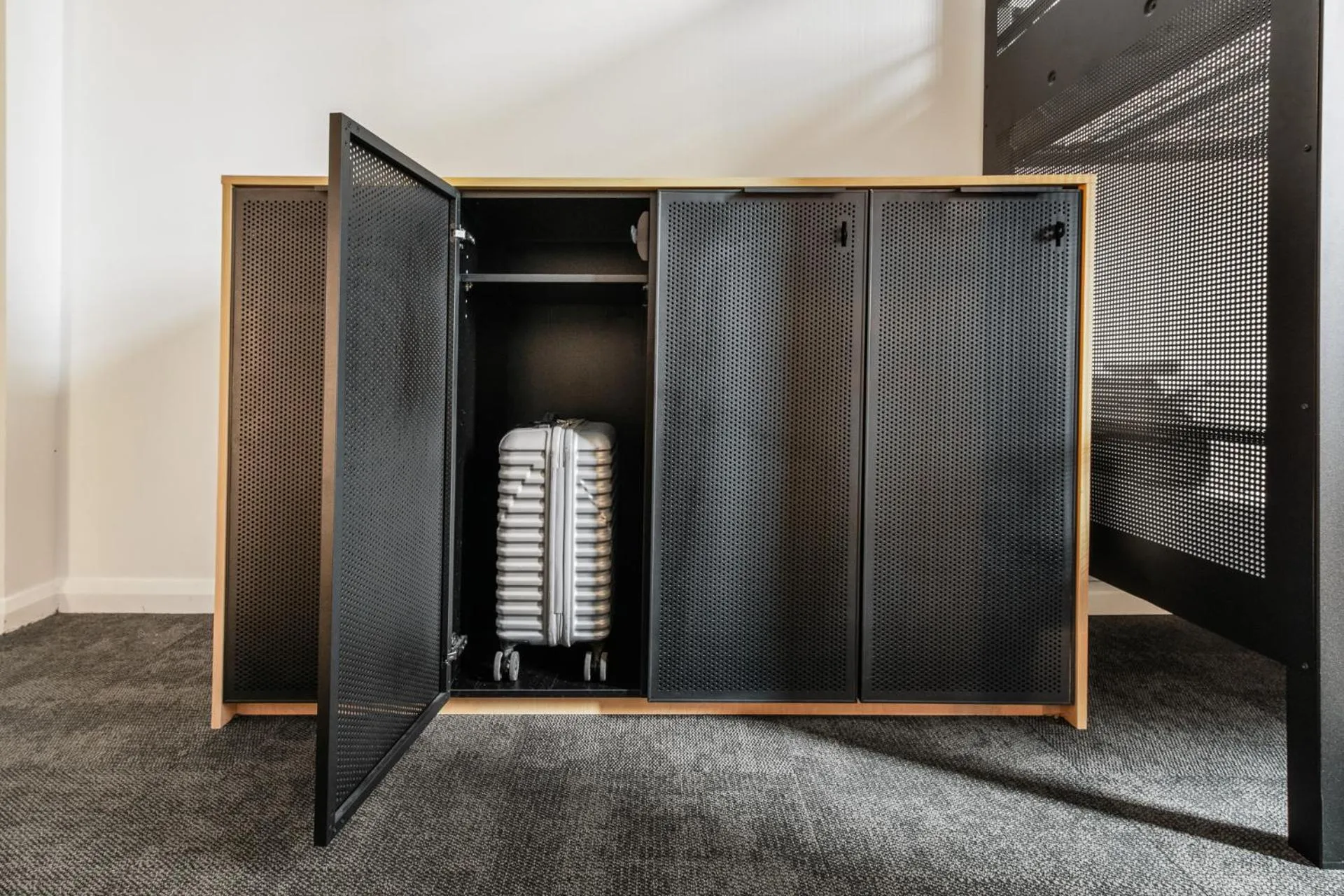 locker in YHA Sydney Central