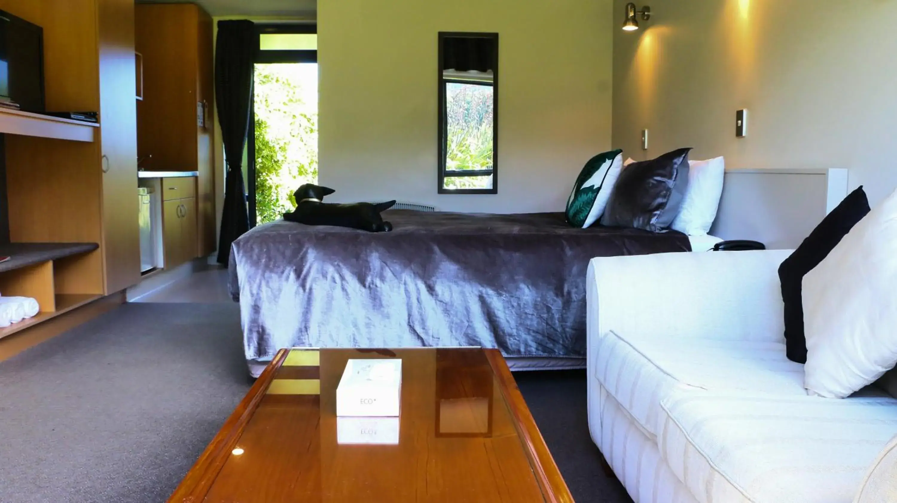 Photo of the whole room, Bed in Sunset Motel Photo of the whole room, Bed in Sunset Motel