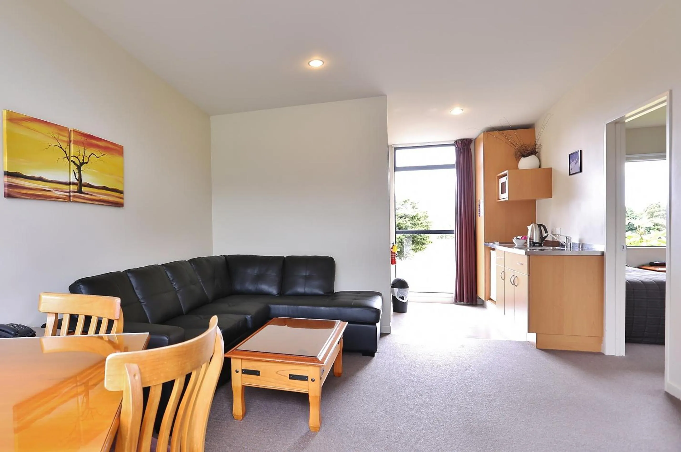 Living room in Sunset Motel